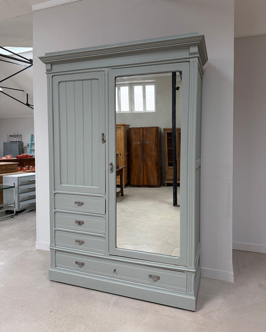 Grande armoire ancienne verte