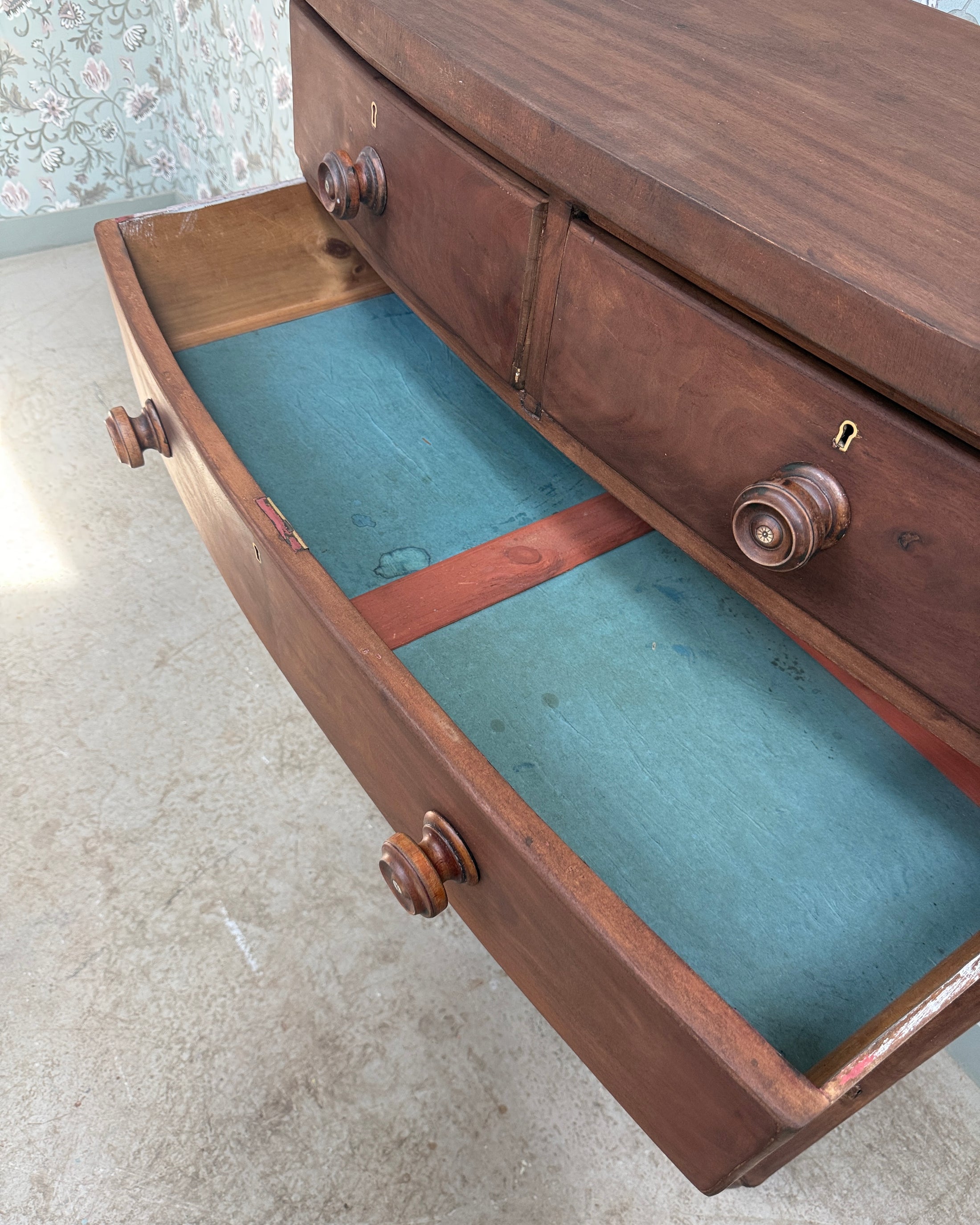 Grande commode anglaise ancienne