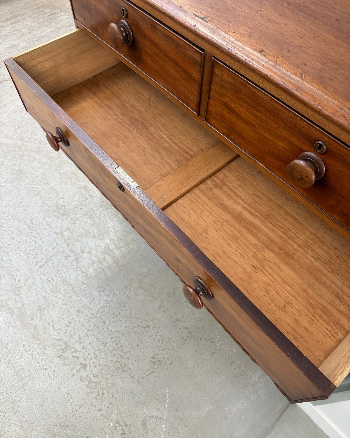 Grande commode anglaise victorienne en acajou