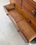 Charger l'image dans la visionneuse de la galerie, Grande commode anglaise victorienne en acajou
