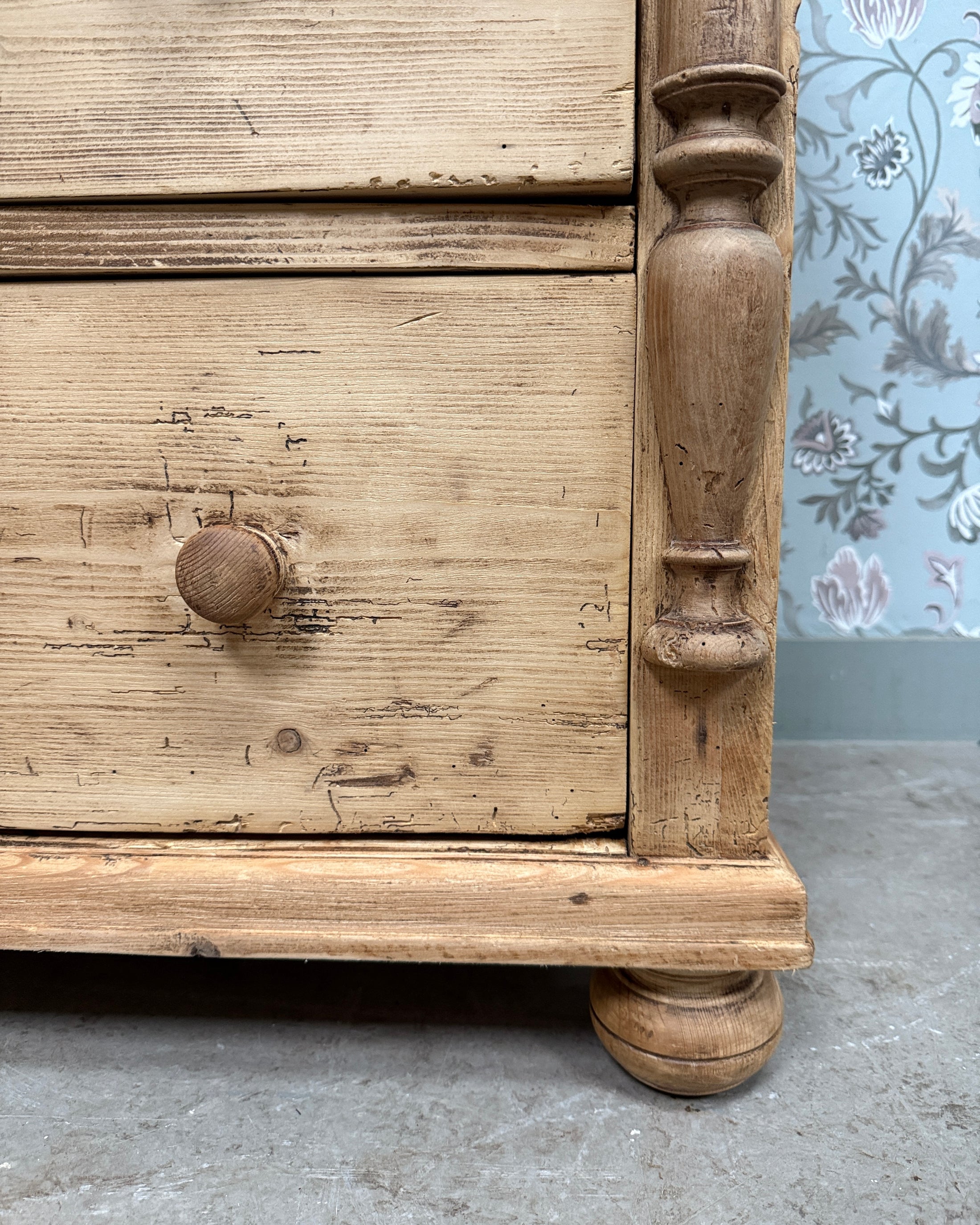 Grande commode anglaise en pin massif