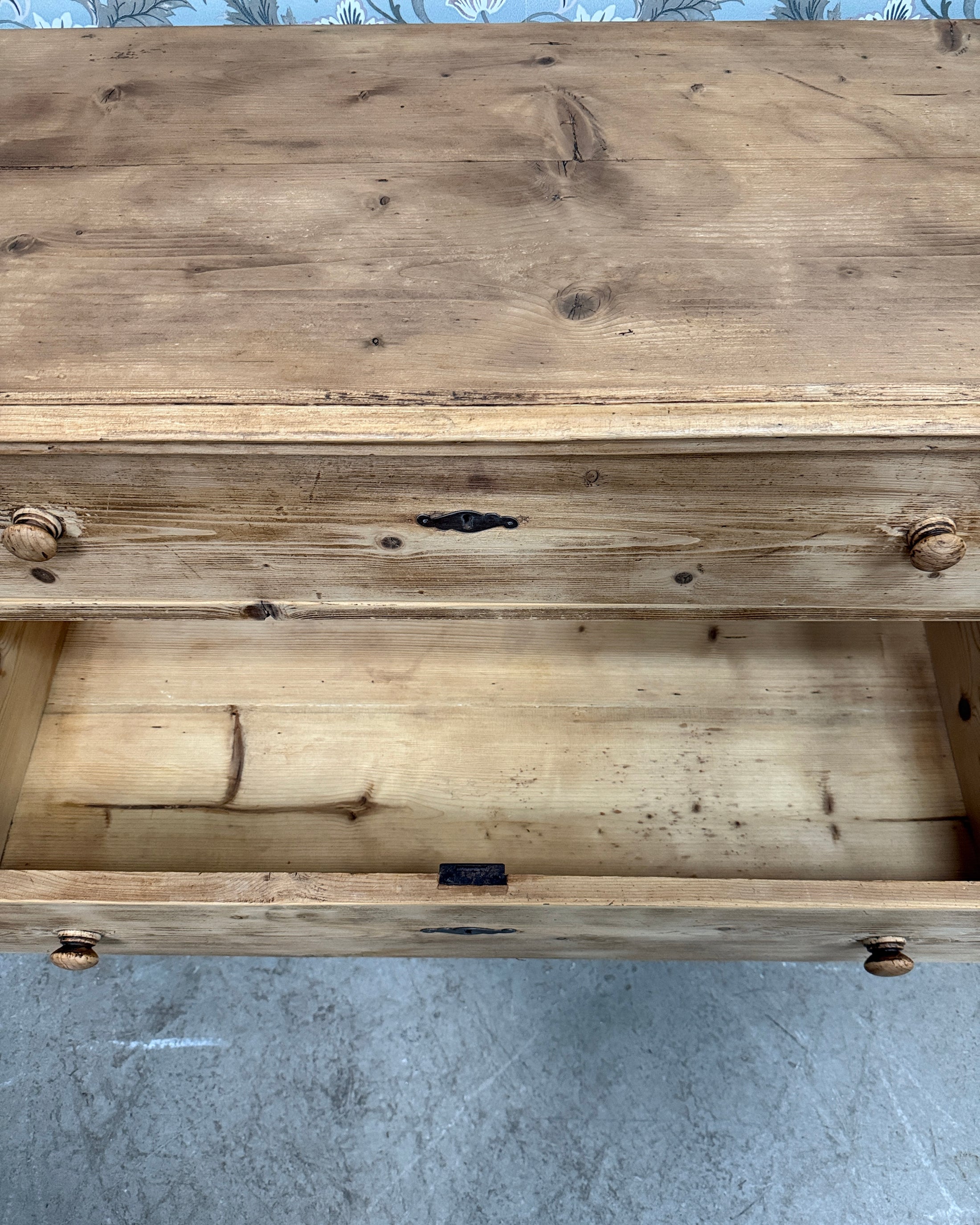 Grande commode anglaise en pin massif