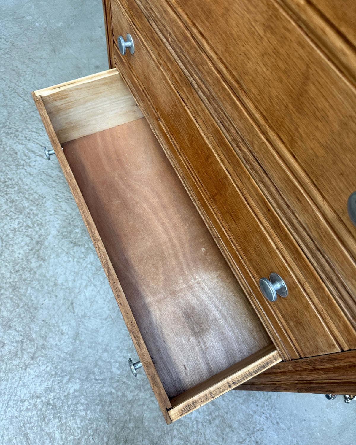 Grande commode vintage en chêne