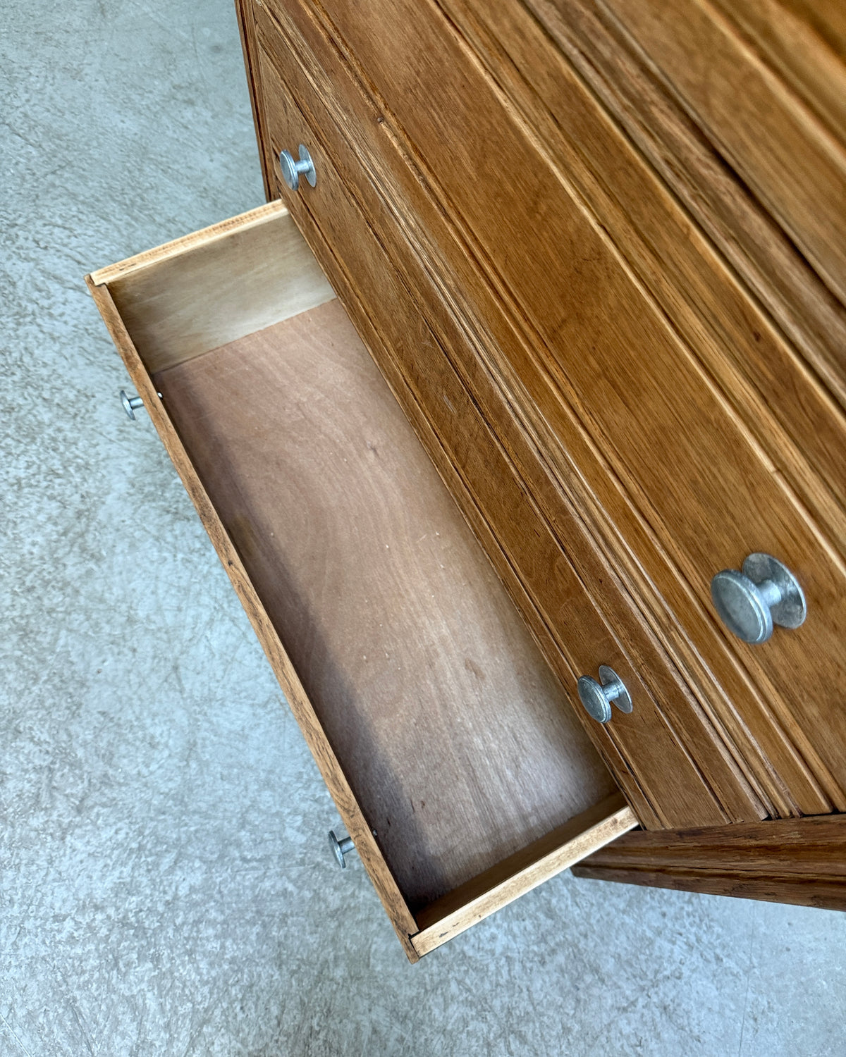 Grande commode vintage en chêne