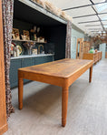 Charger l'image dans la visionneuse de la galerie, Grande table-à-manger de métier en chêne massif
