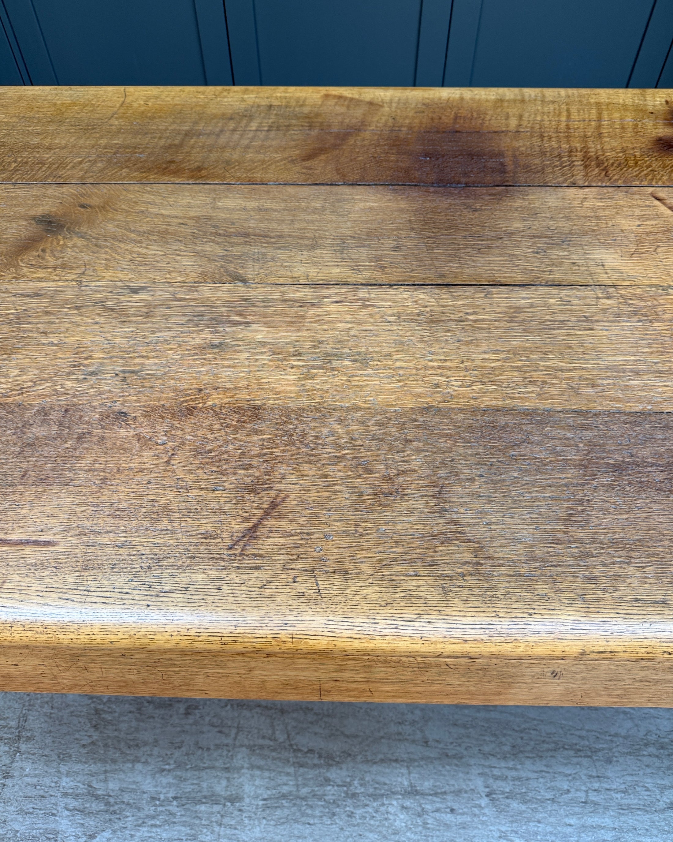 Grande table-à-manger de métier en chêne massif