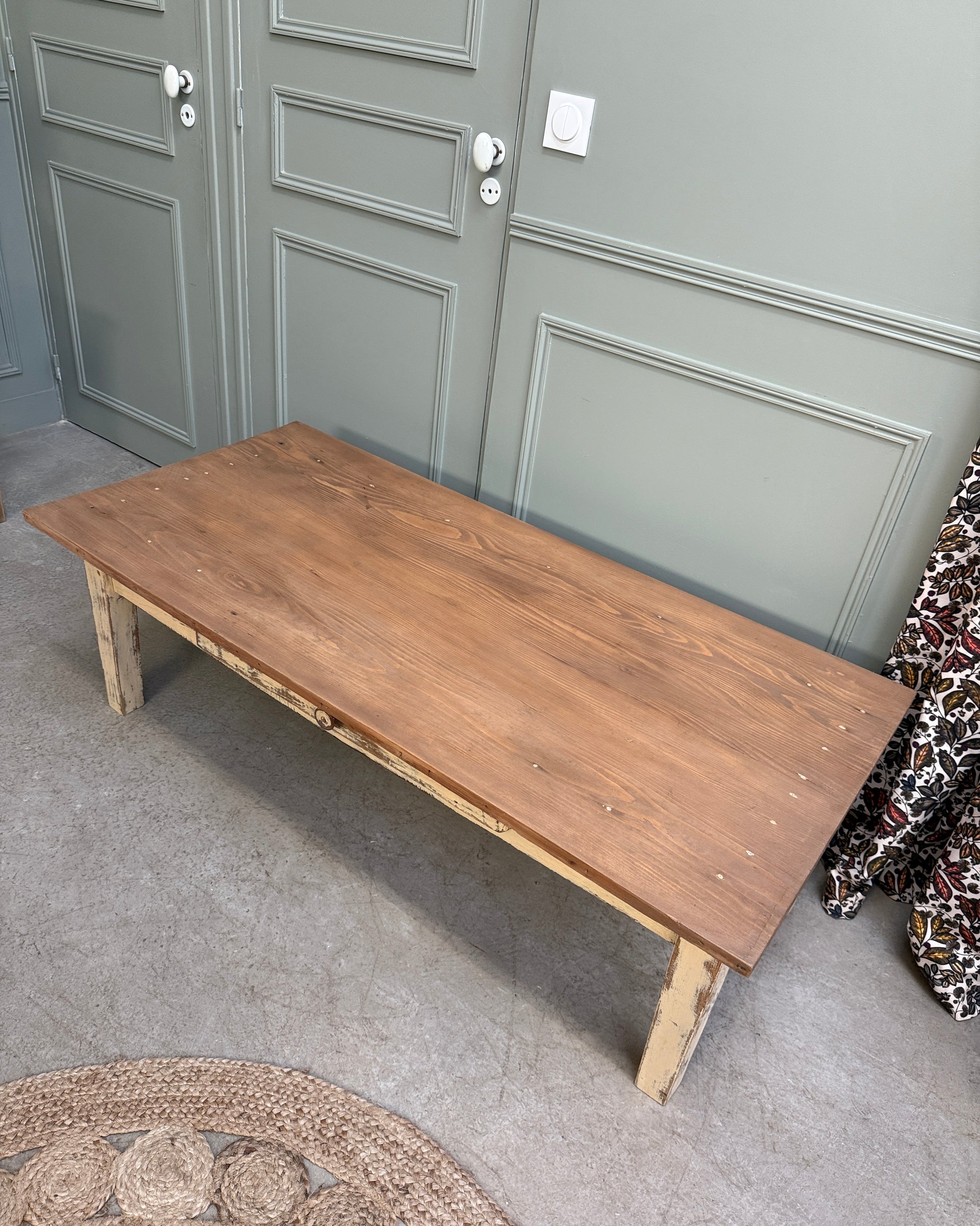 Grande table basse patinée