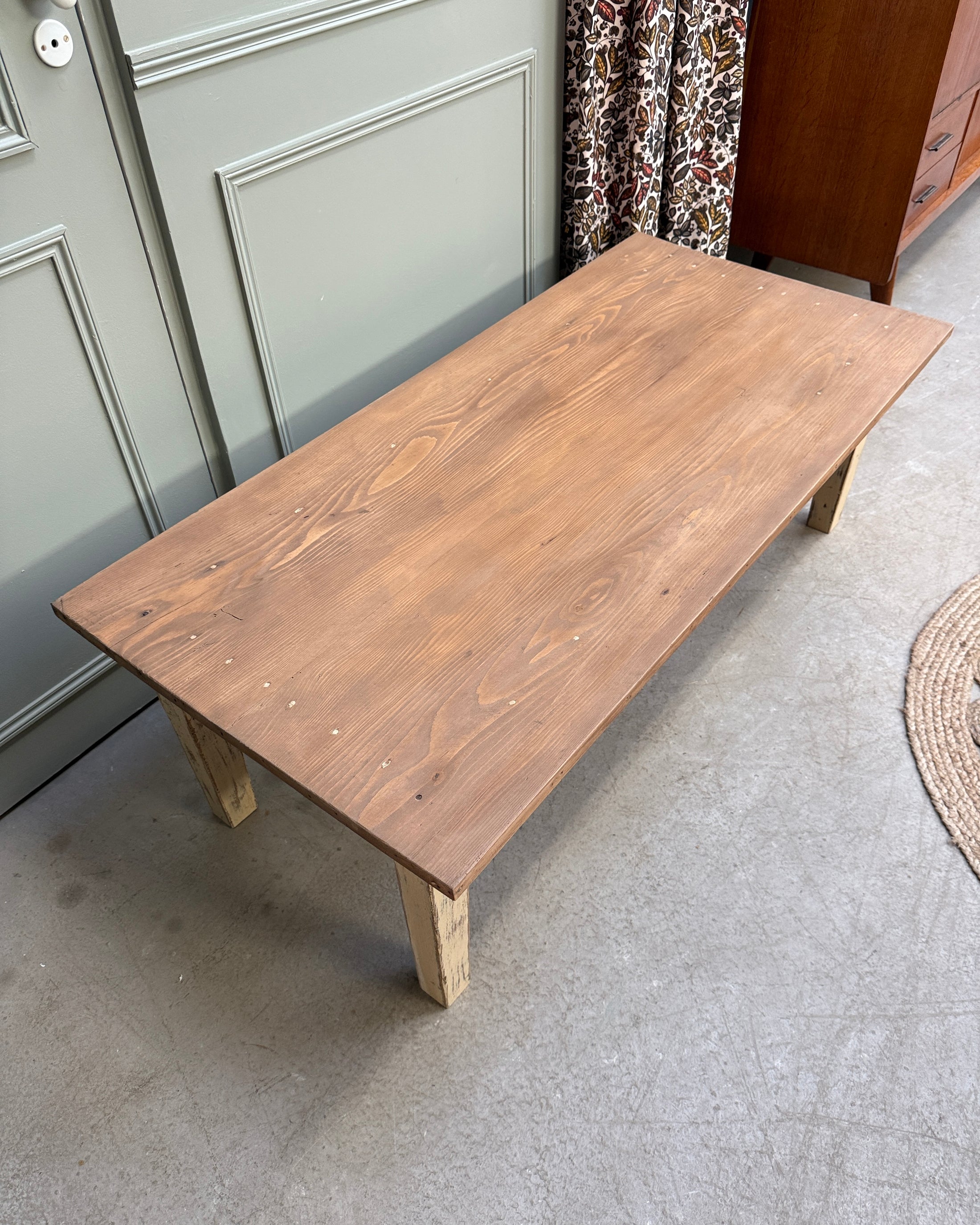 Grande table basse patinée