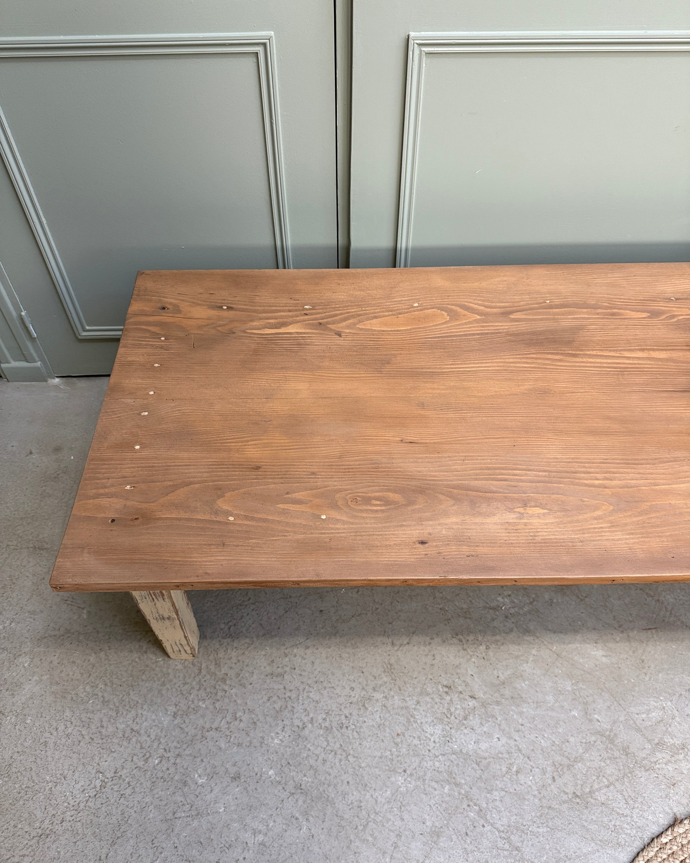 Grande table basse patinée