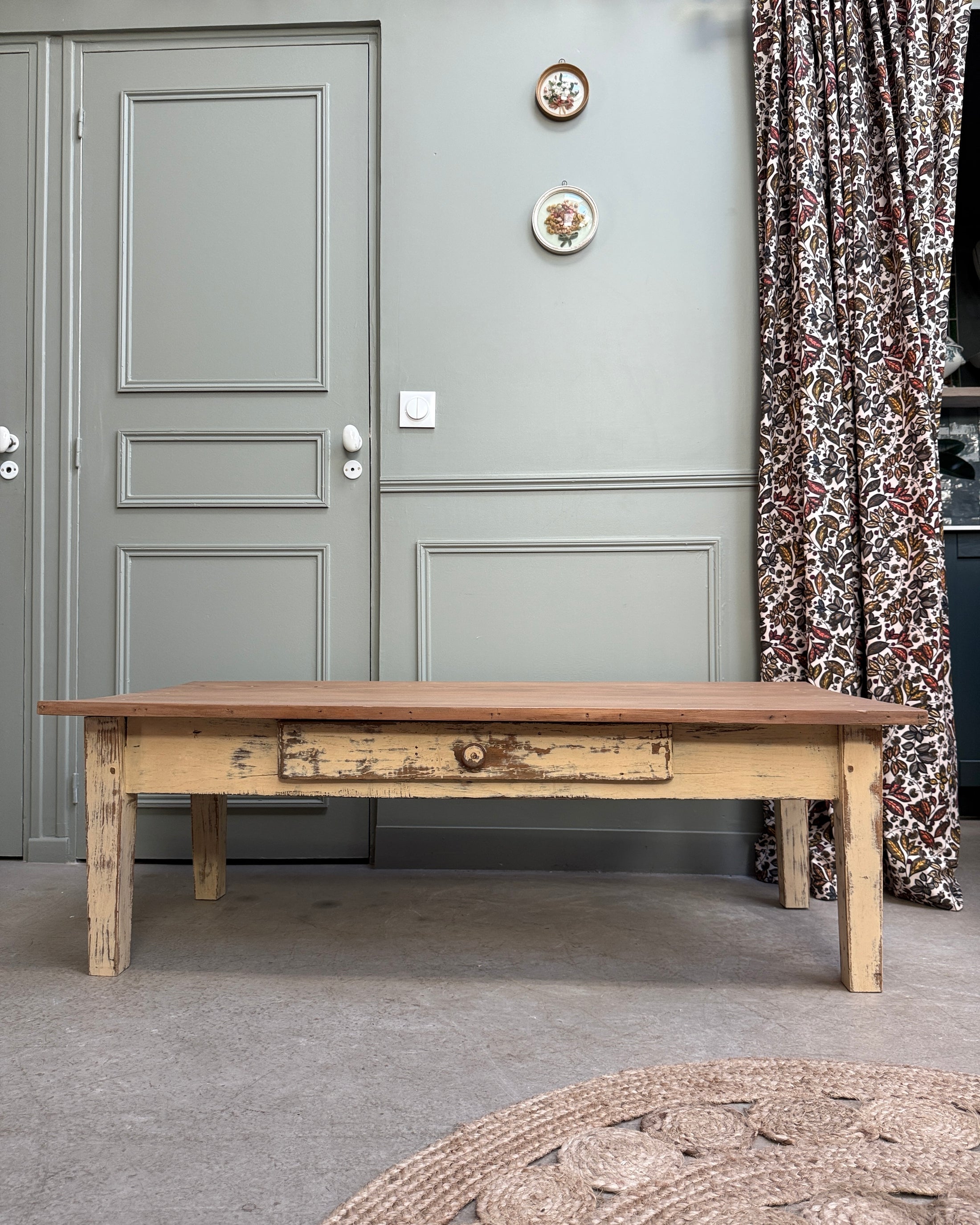 Grande table basse patinée