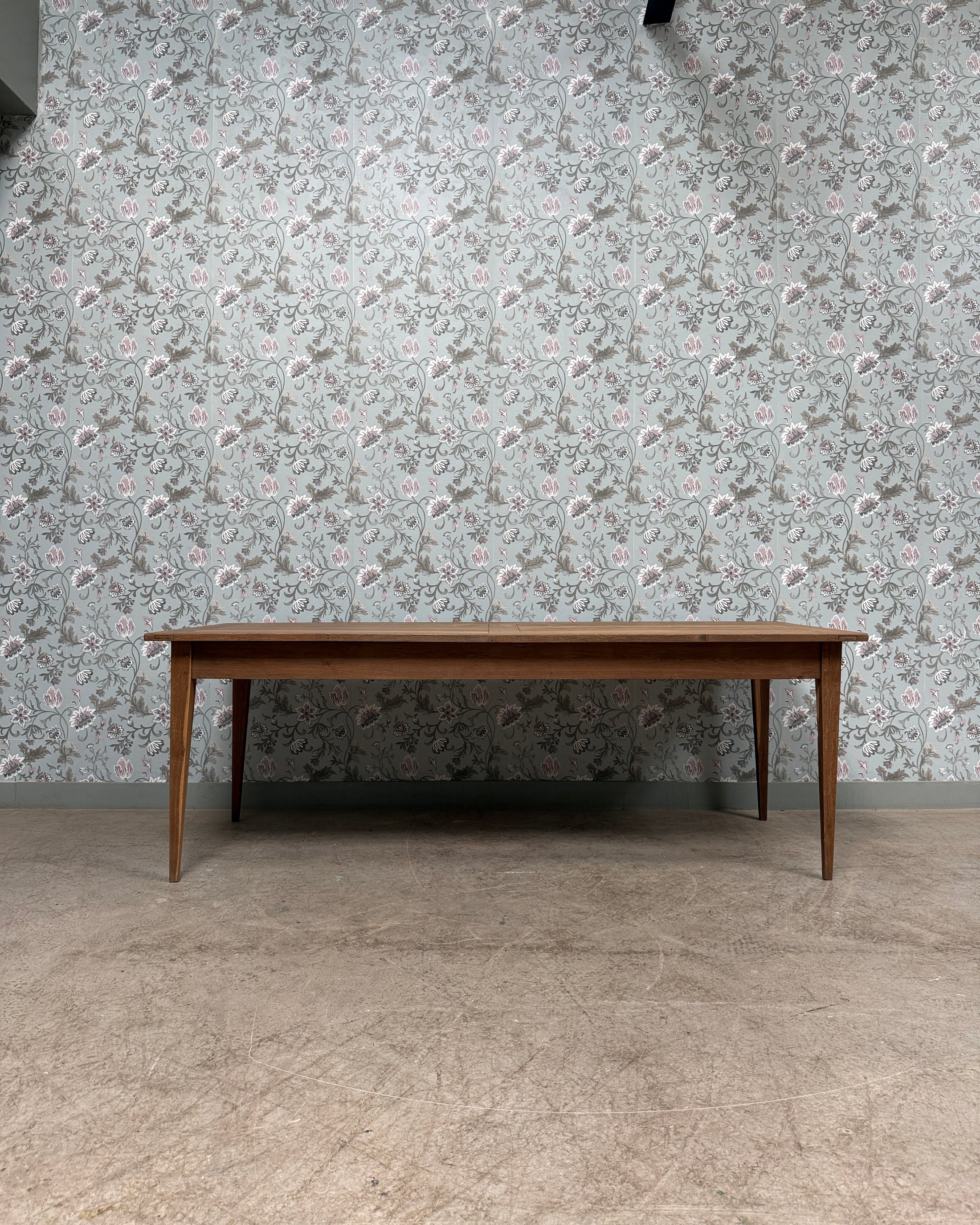 Grande table à manger en chêne massif