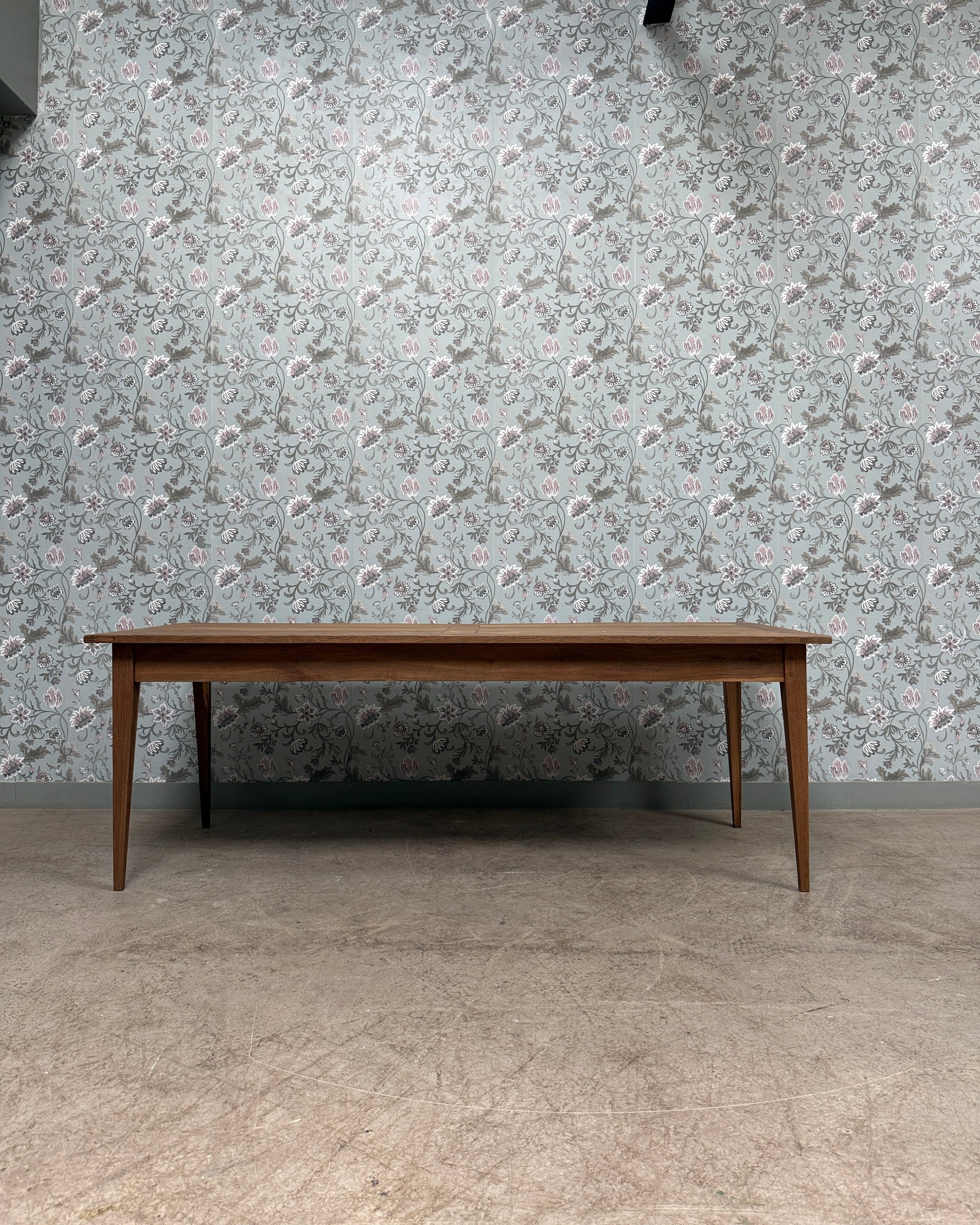 Grande table à manger en chêne massif