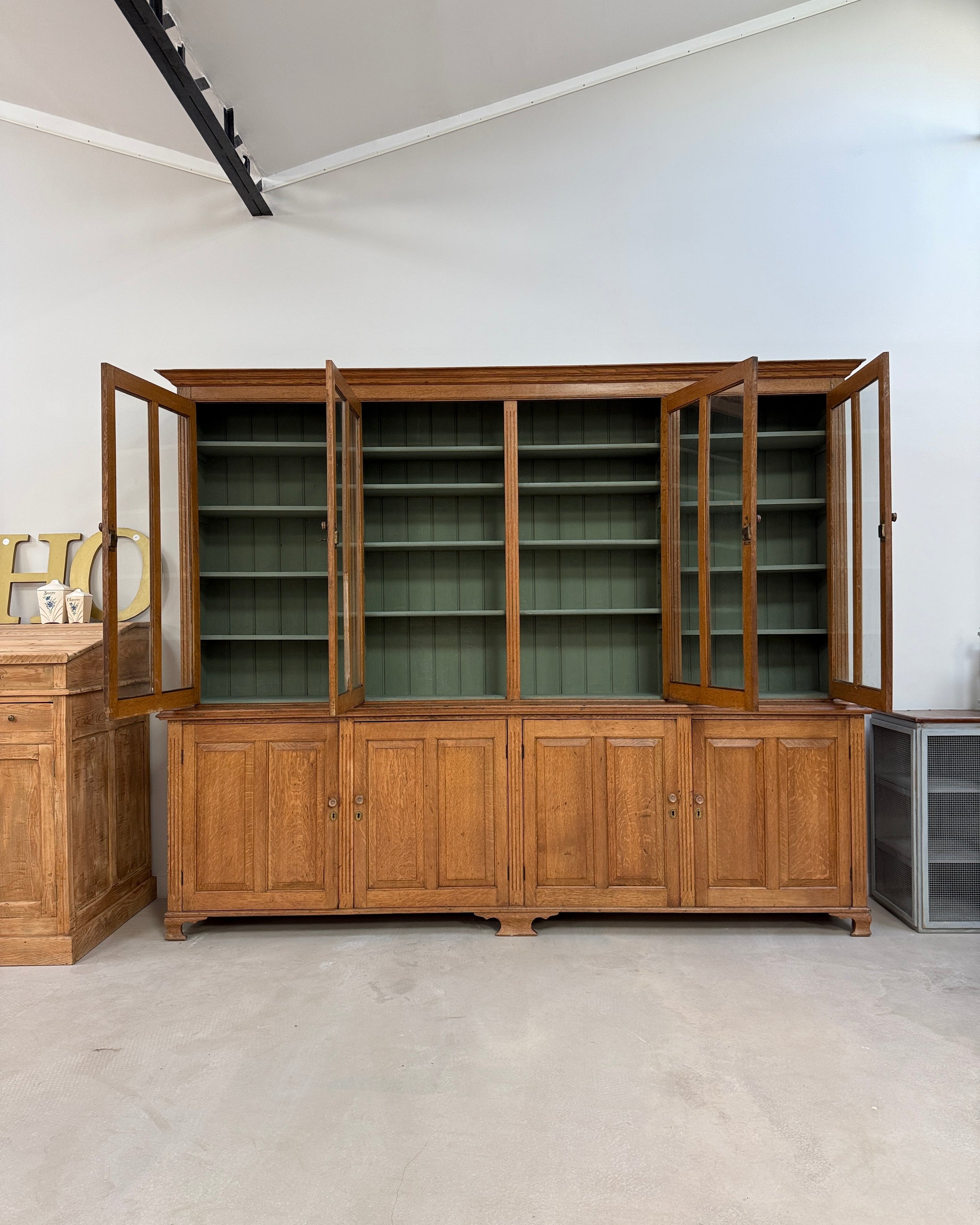 Grande vitrine de présentation deux corps