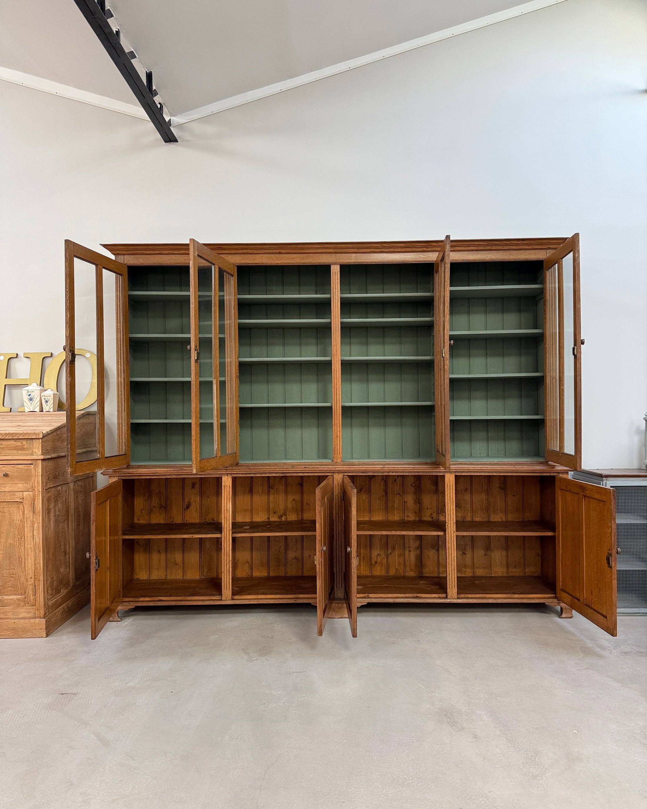 Grande vitrine de présentation deux corps