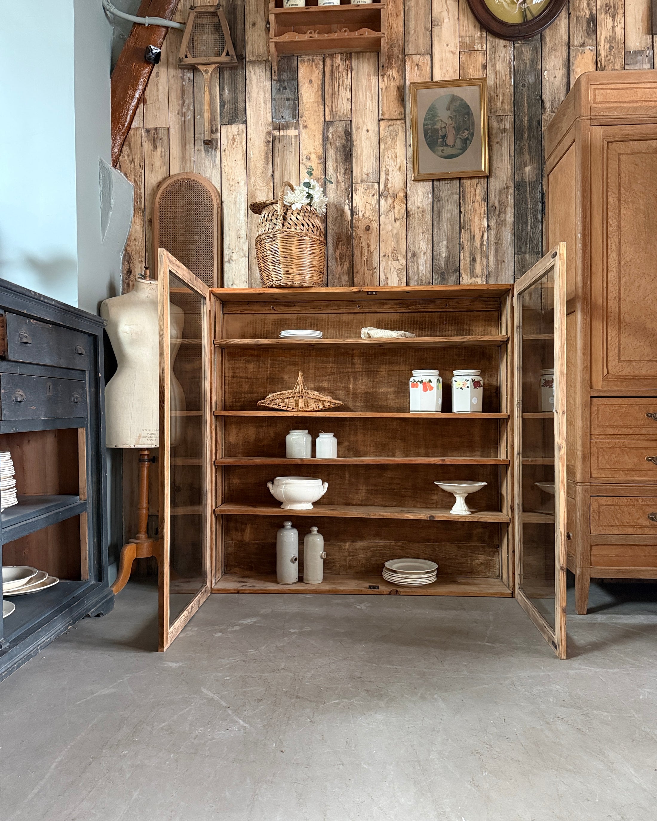 Grande vitrine vintage