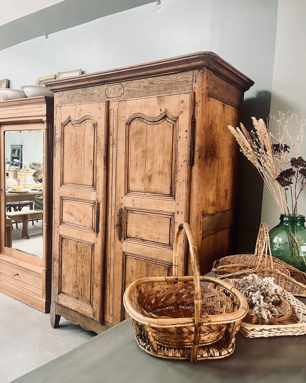 Armoire normande renovee