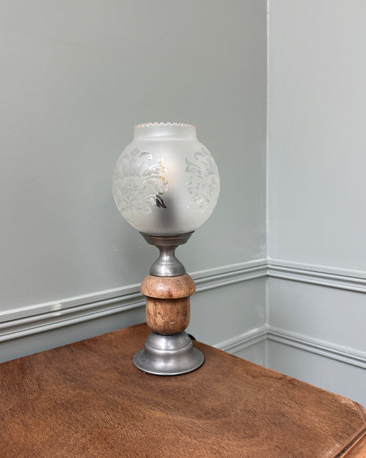 Lampe Art Nouveau à globe gravé