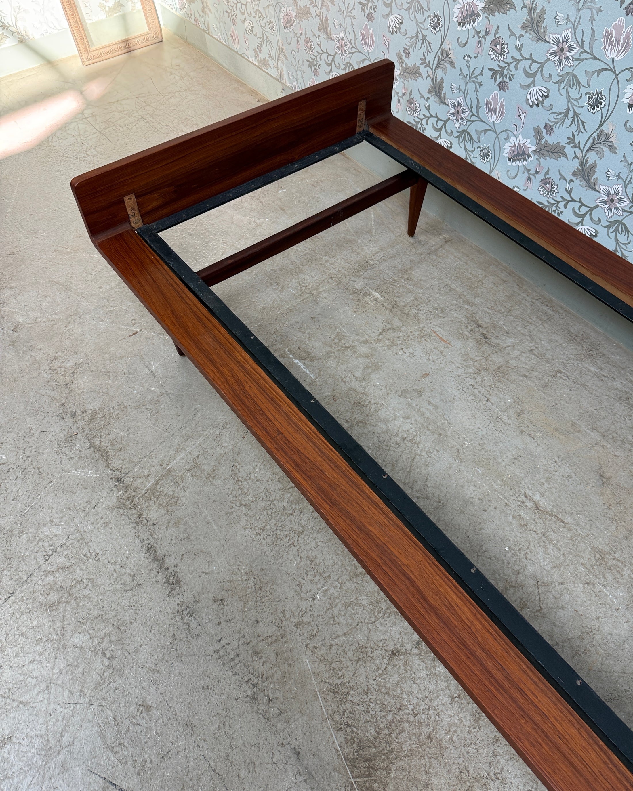 Lit daybed scandinave en teck