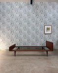 Charger l'image dans la visionneuse de la galerie, Lit daybed scandinave en teck
