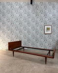 Charger l'image dans la visionneuse de la galerie, Lit daybed scandinave en teck
