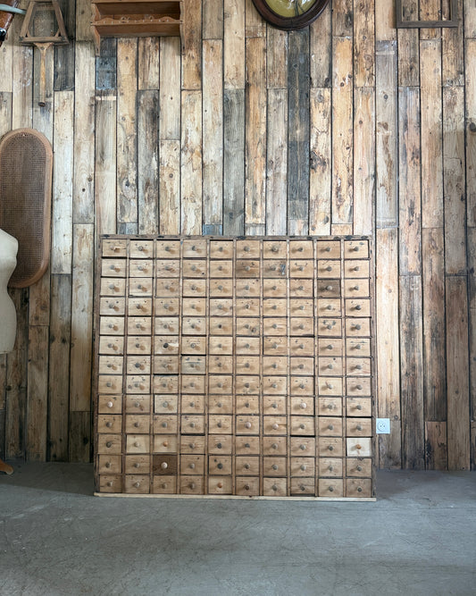 Ancien meuble de métier à tiroirs