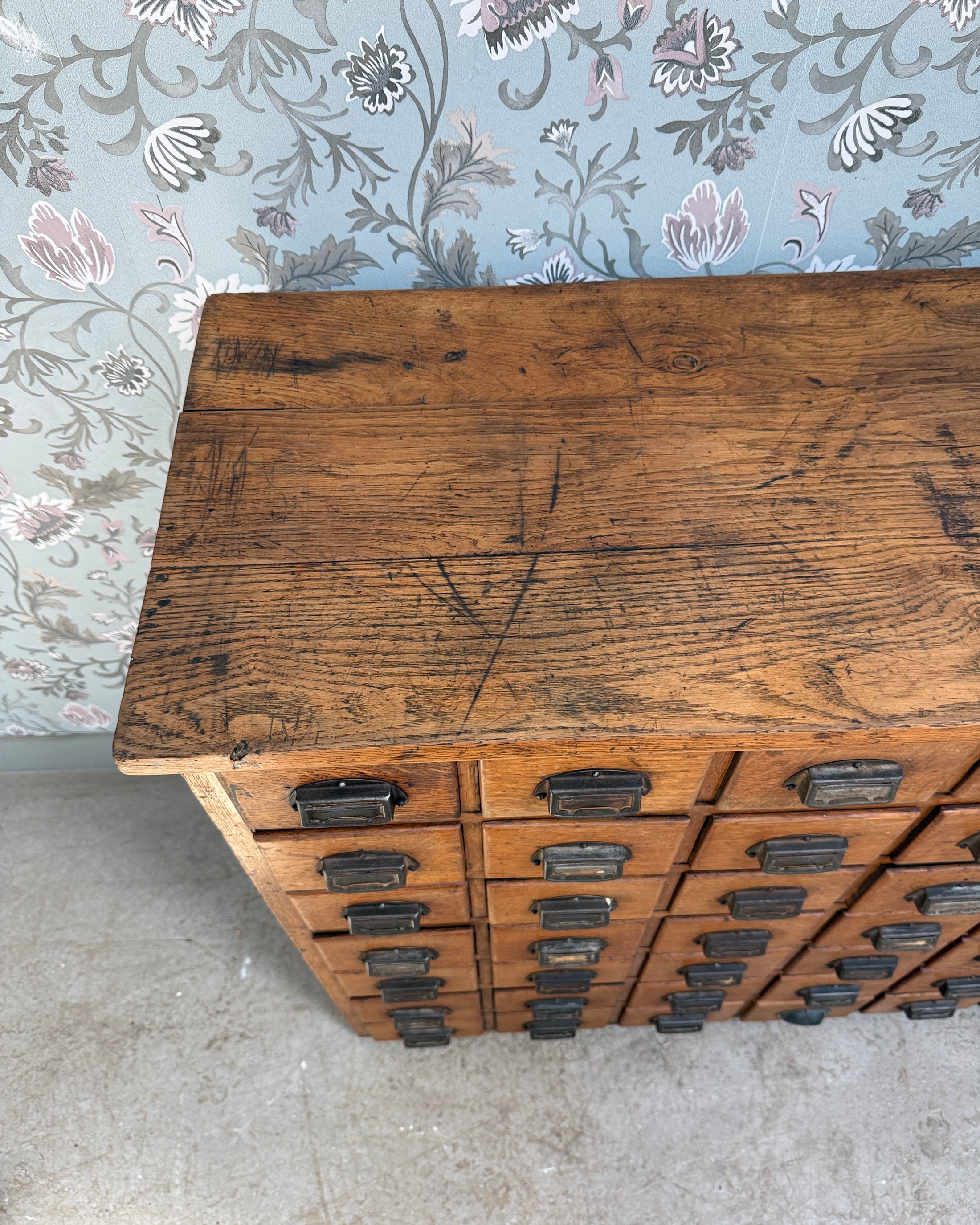 Meuble de métier à tiroirs