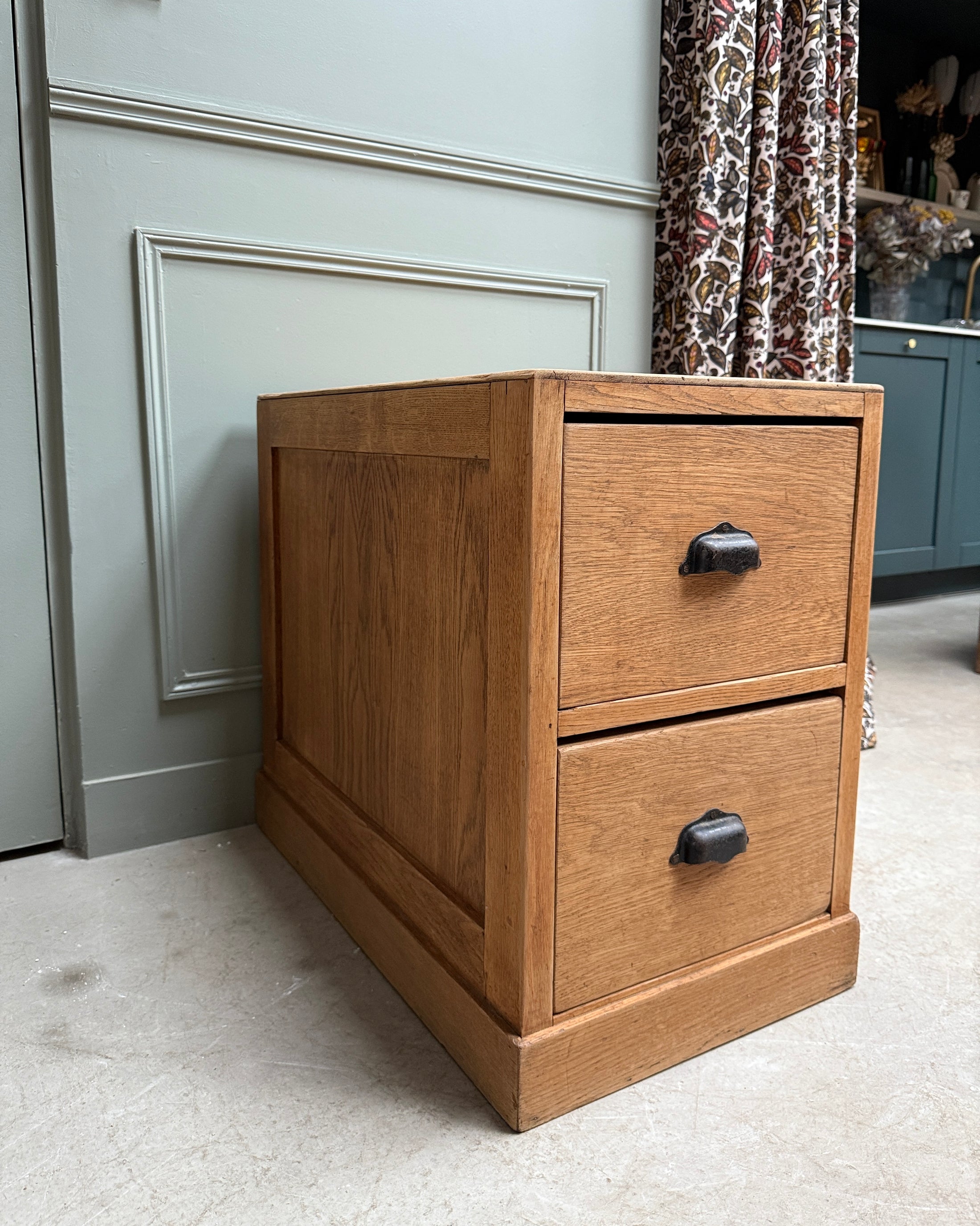 Meuble de métier à tiroirs en chêne