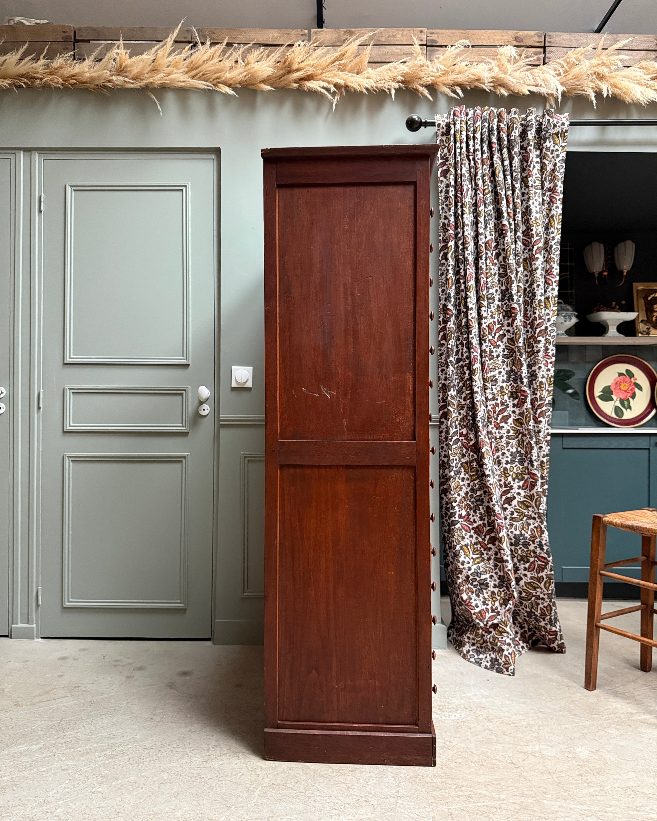 Ancien meuble de métier à tiroirs