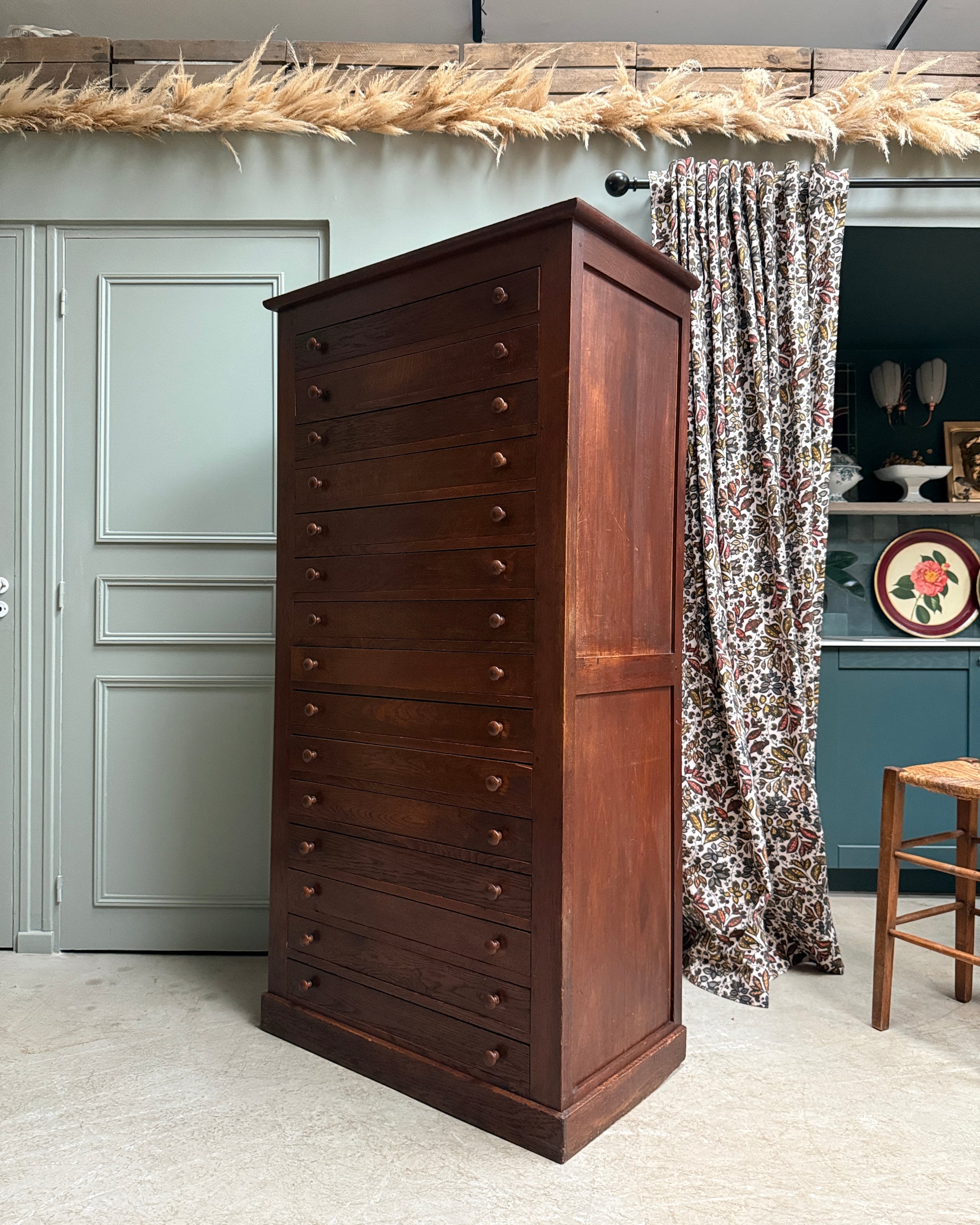 Ancien meuble de métier à tiroirs