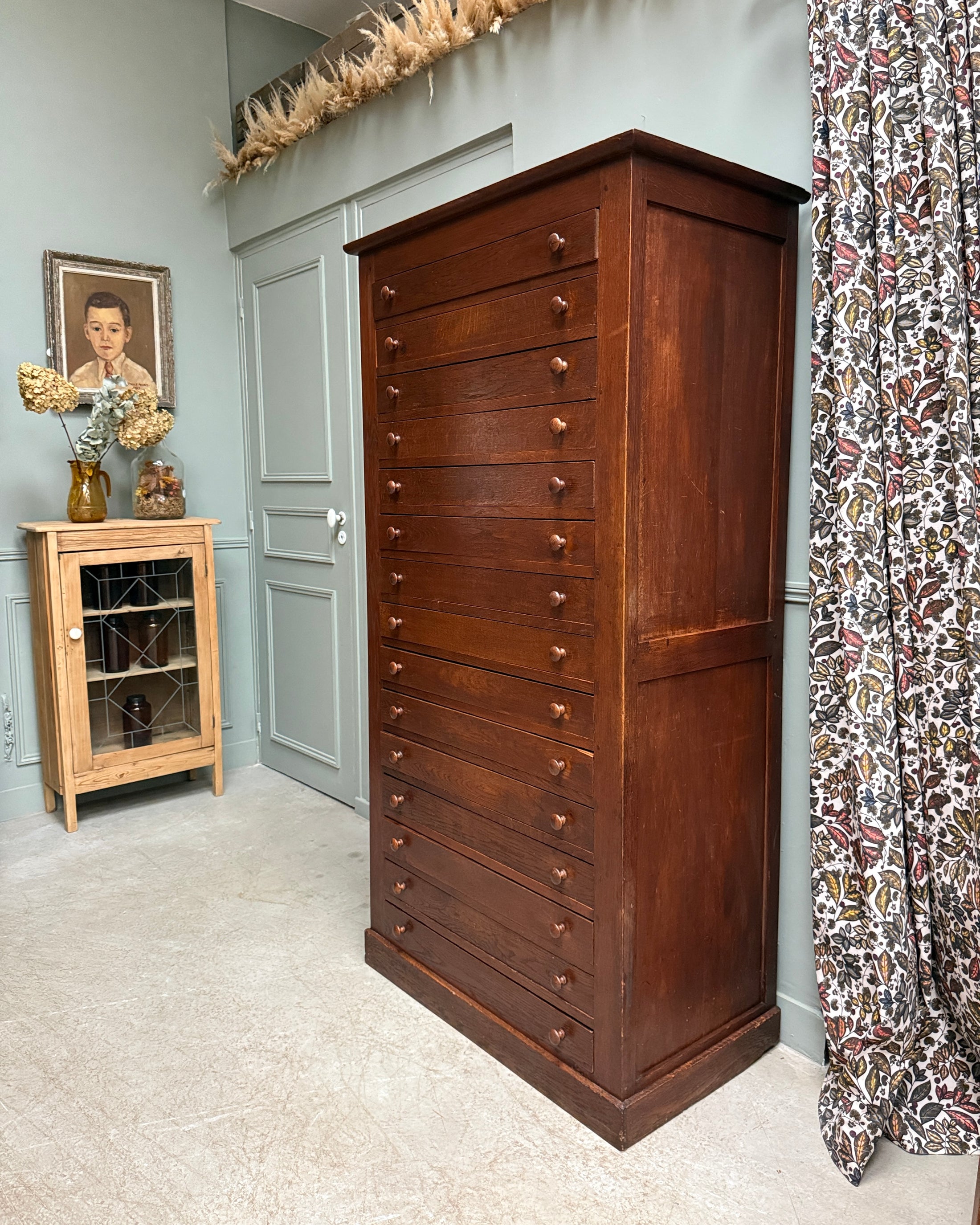 Ancien meuble de métier à tiroirs