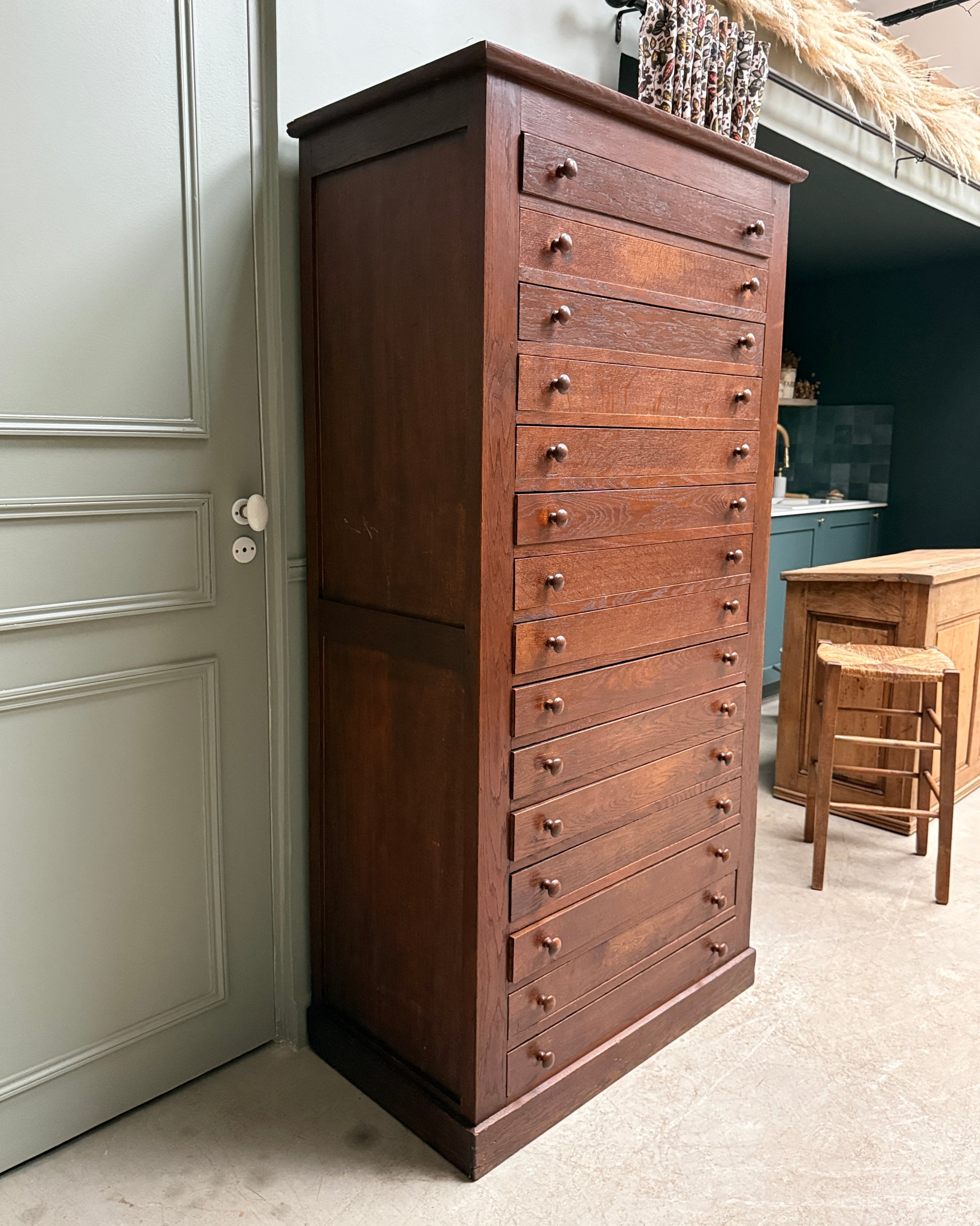 Ancien meuble de métier à tiroirs