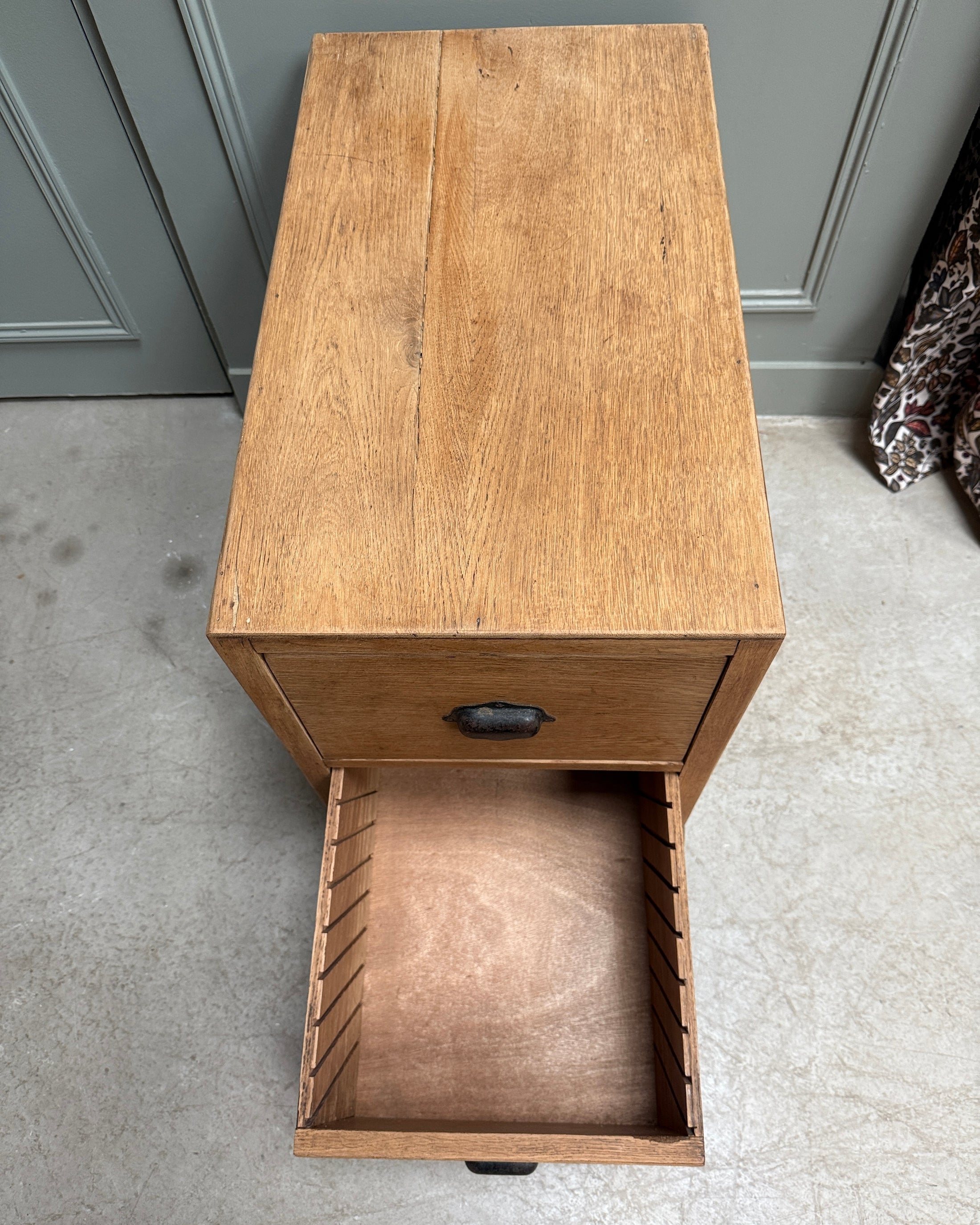 Meuble de métier à tiroirs en chêne