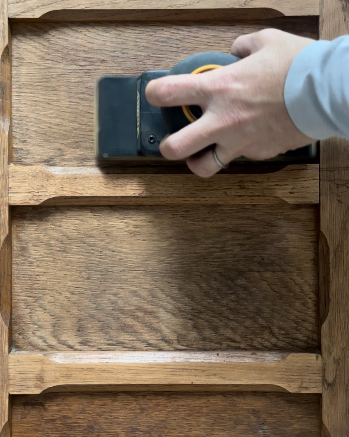 Meuble ancien rénové artisanalement à l’atelier
