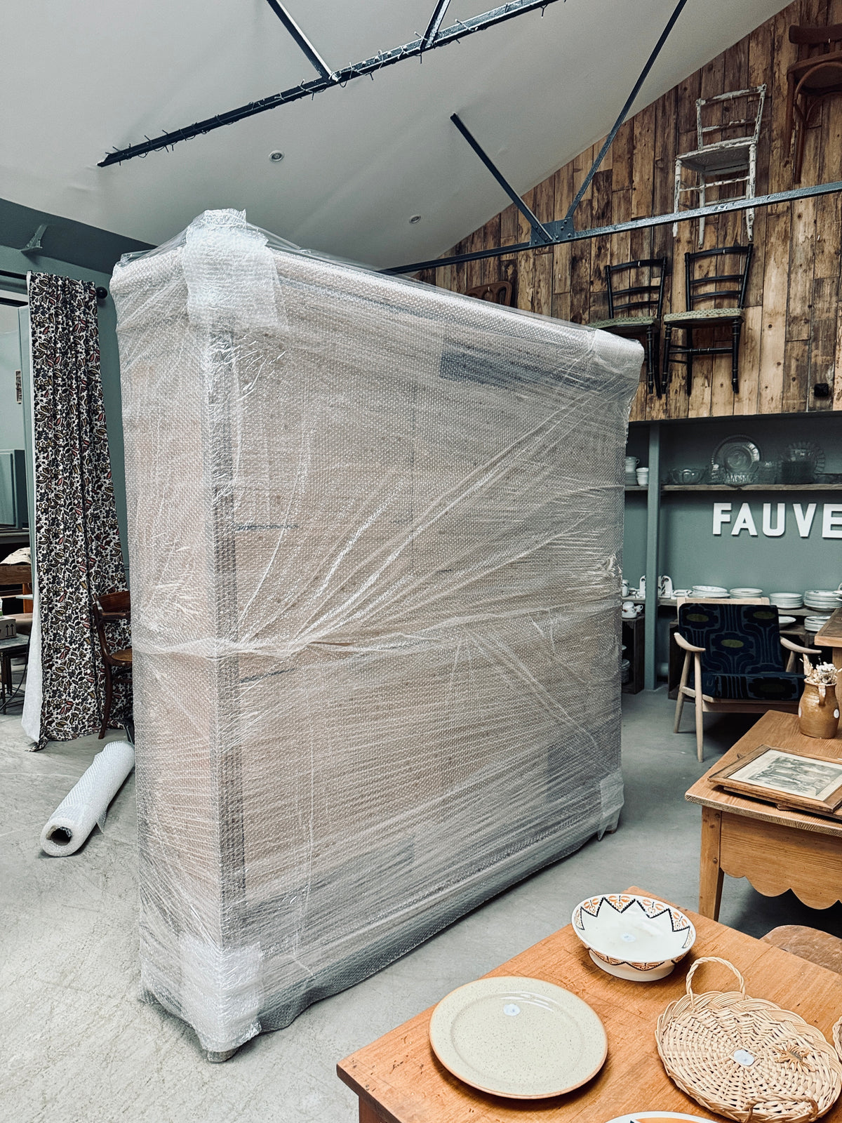 Meuble vintage emballé