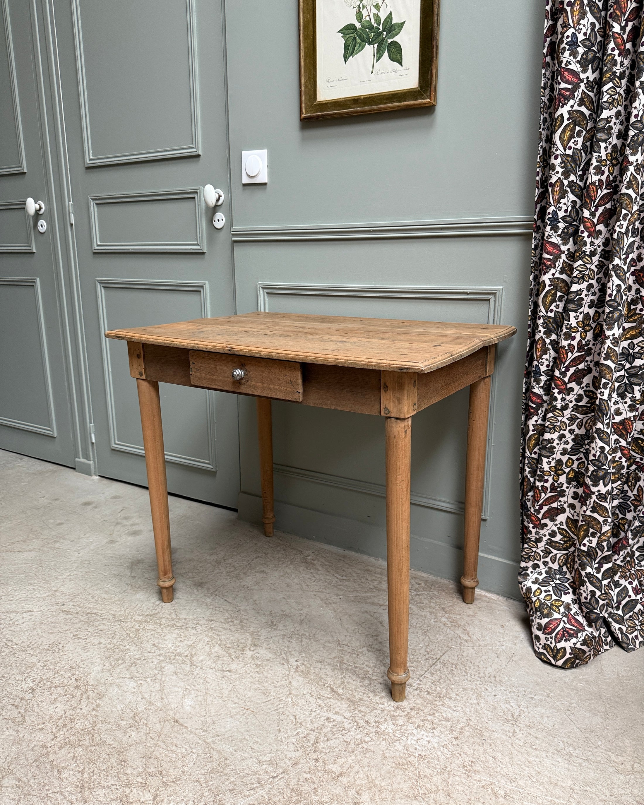 Petite table ou bureau ancien
