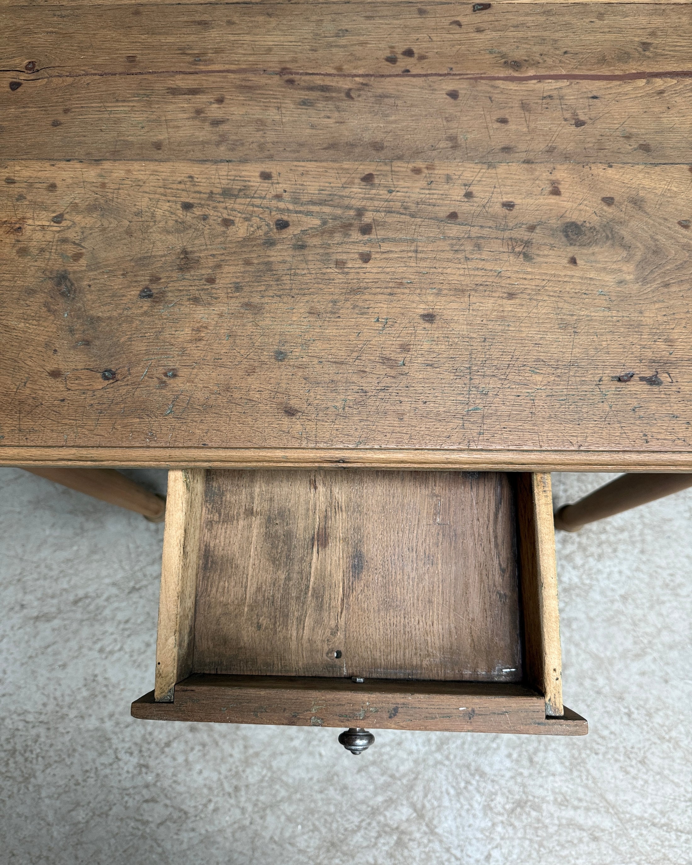 Petite table ou bureau ancien