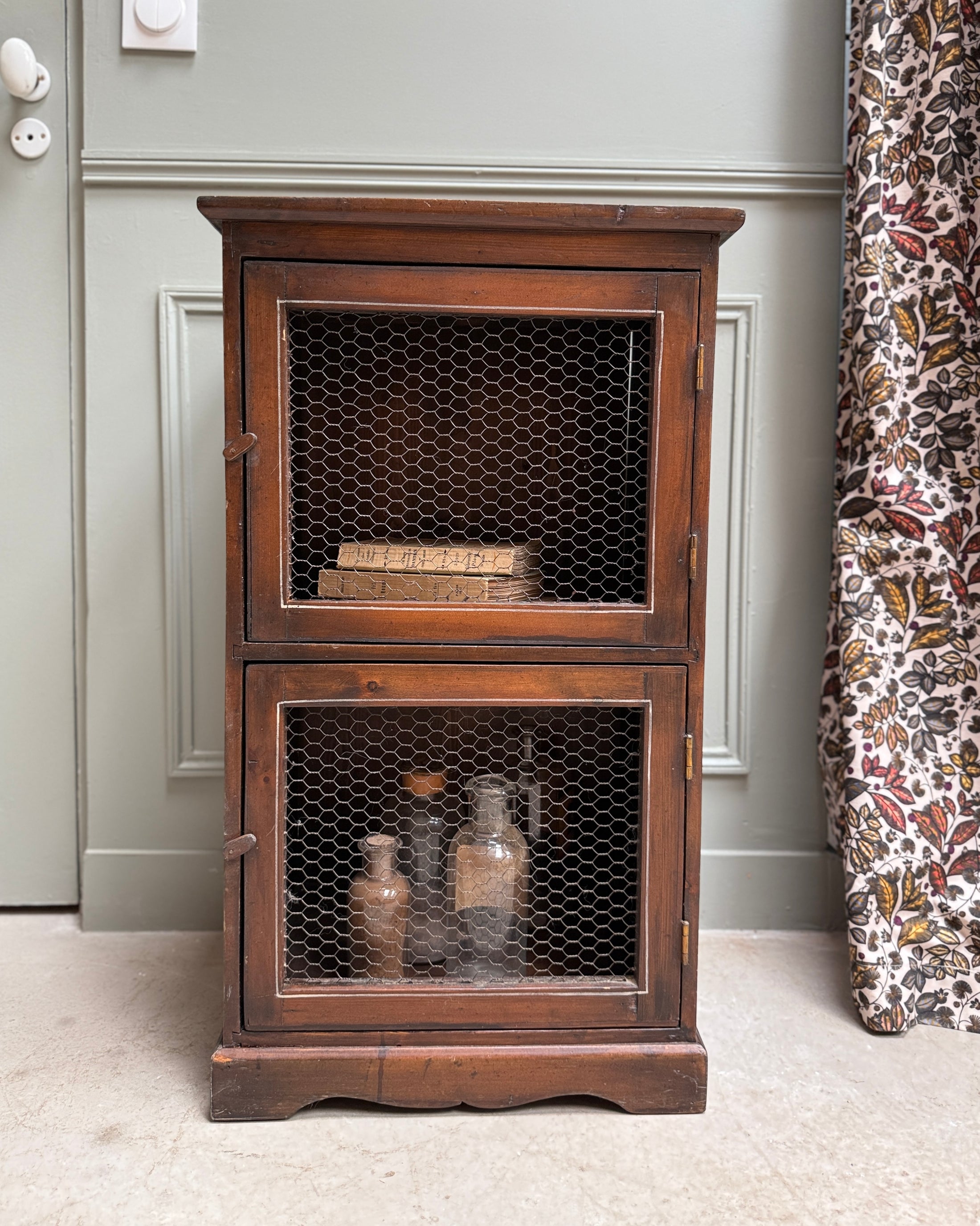 Petit garde-manger en bois