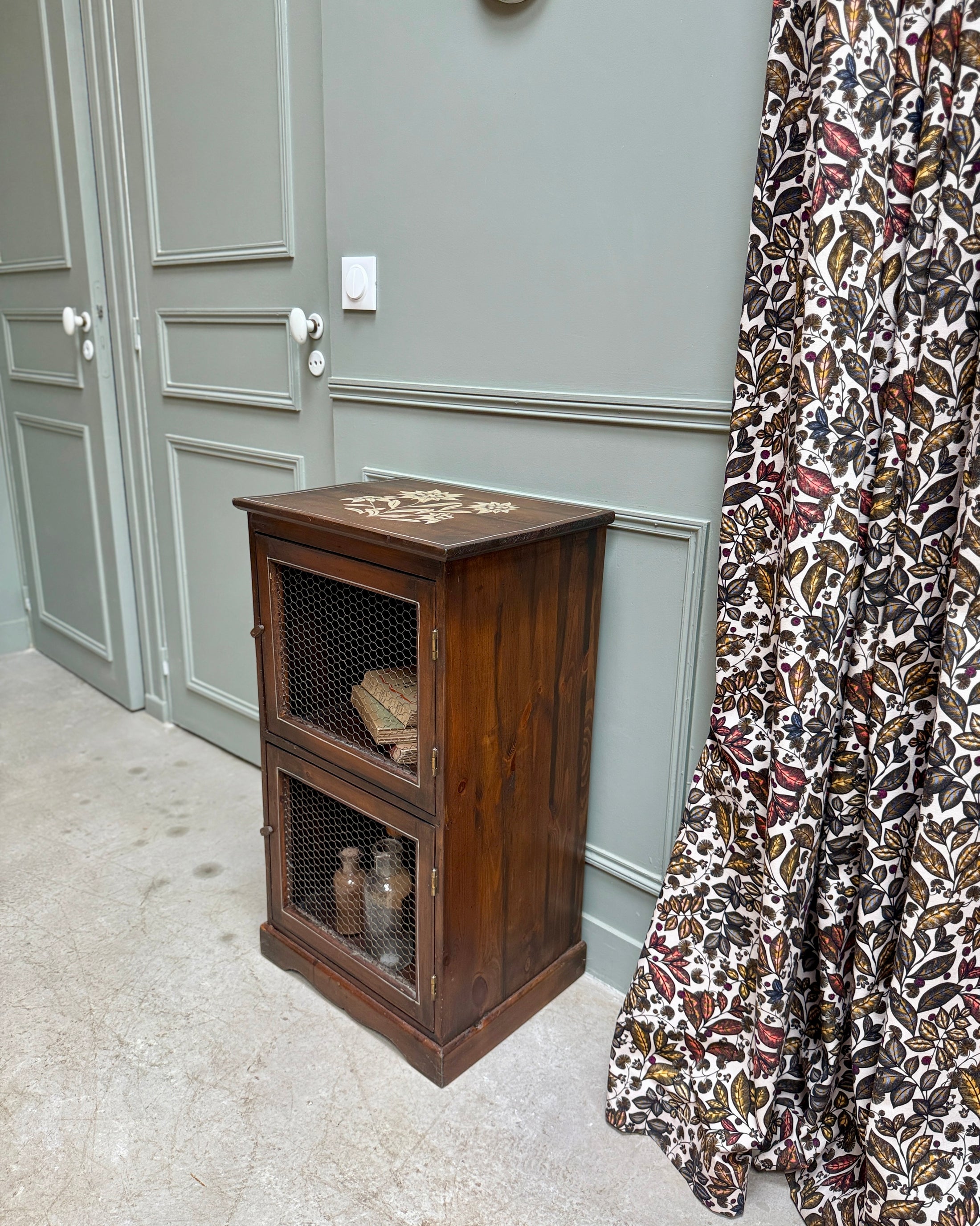 Petit garde-manger en bois