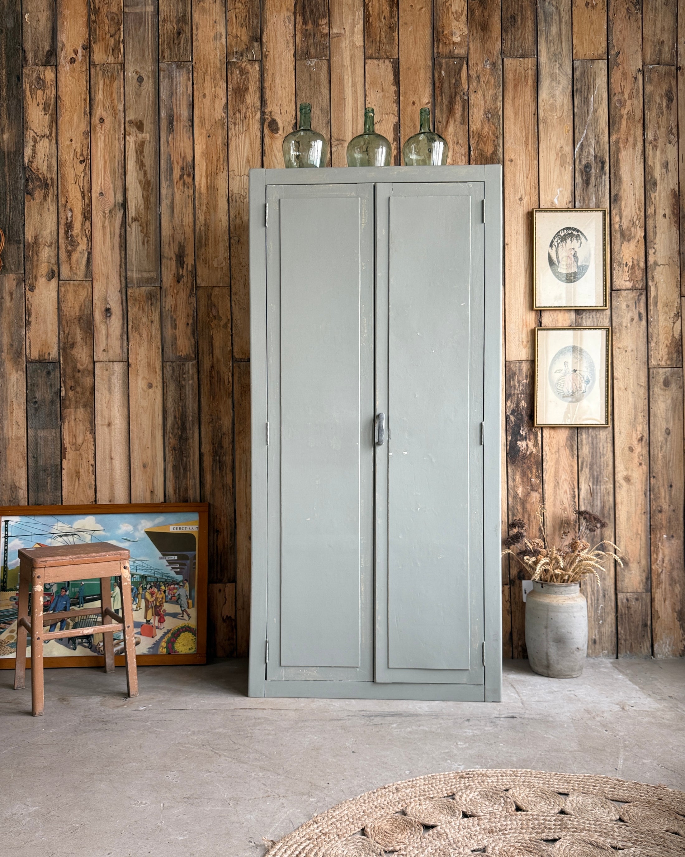 Petite armoire parisienne patine verte