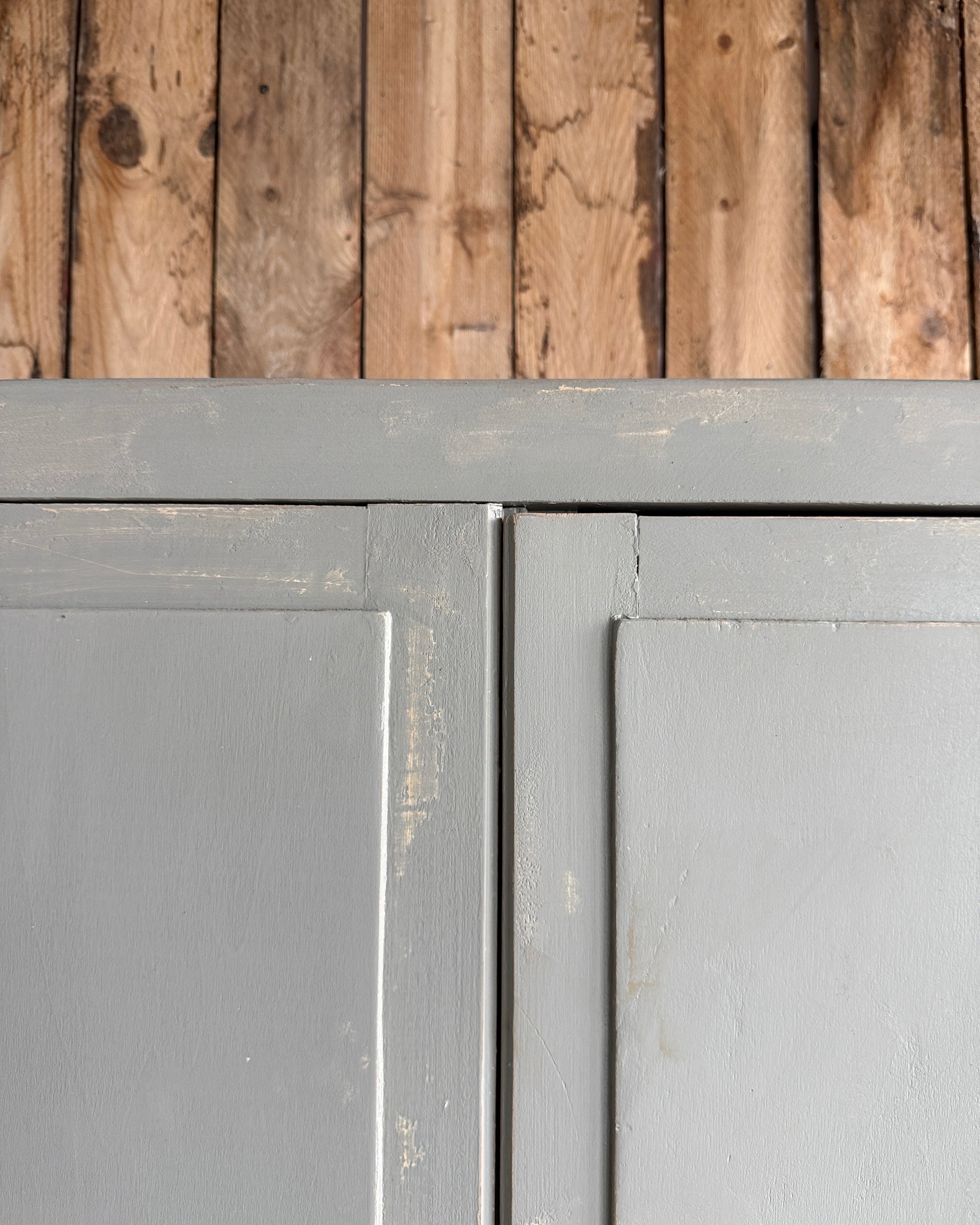 Petite armoire parisienne patine verte