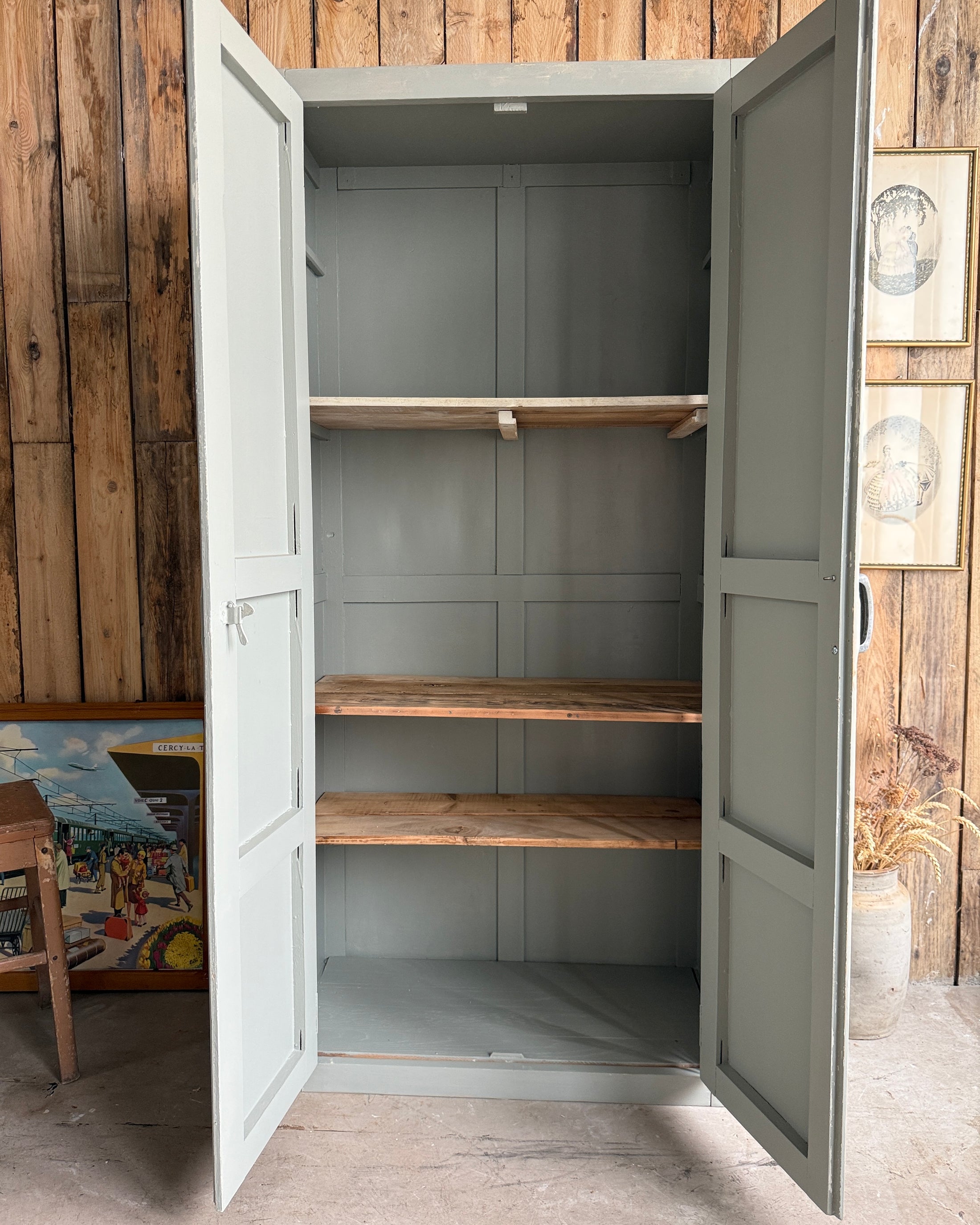 Petite armoire parisienne patine verte