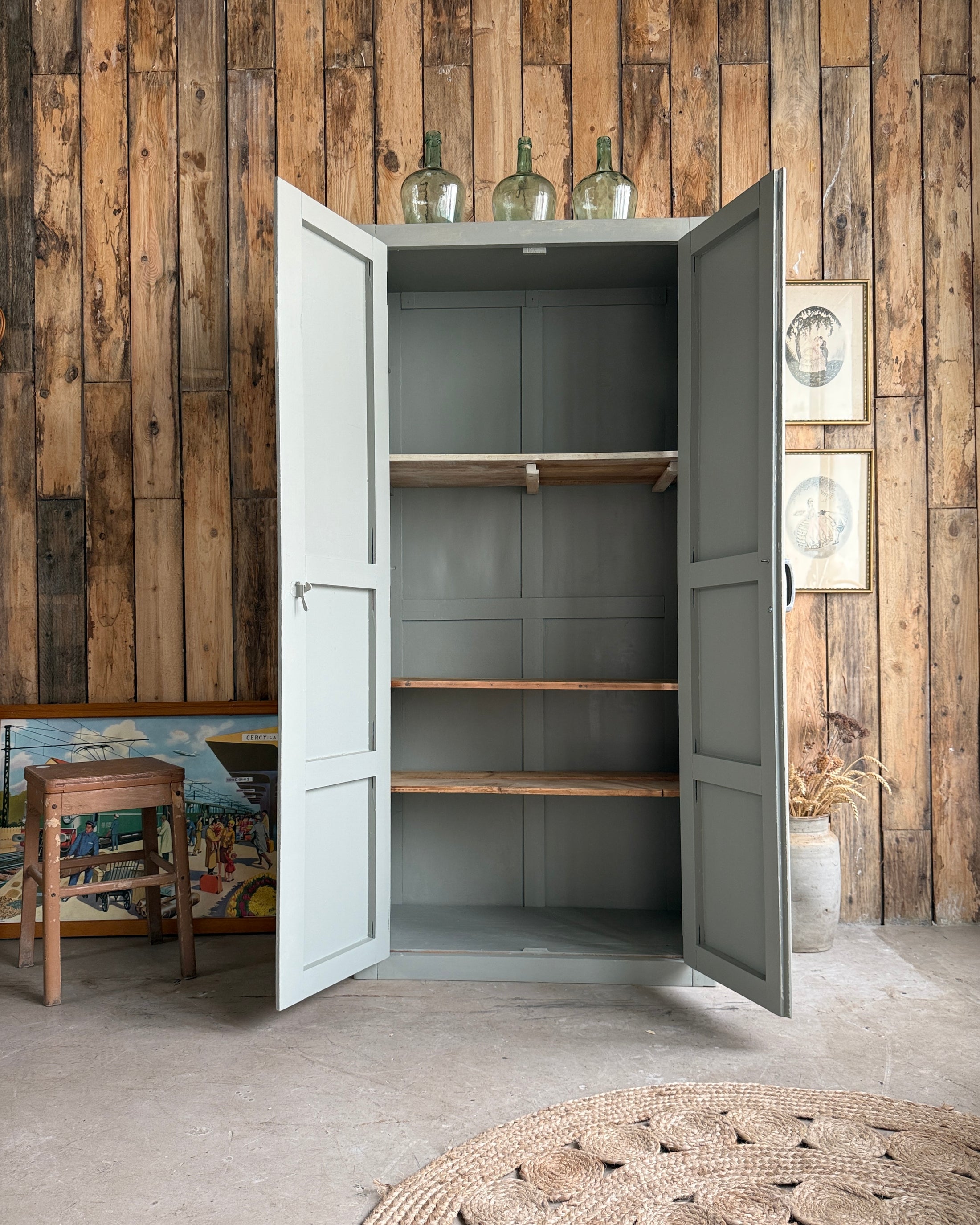 Petite armoire parisienne patine verte
