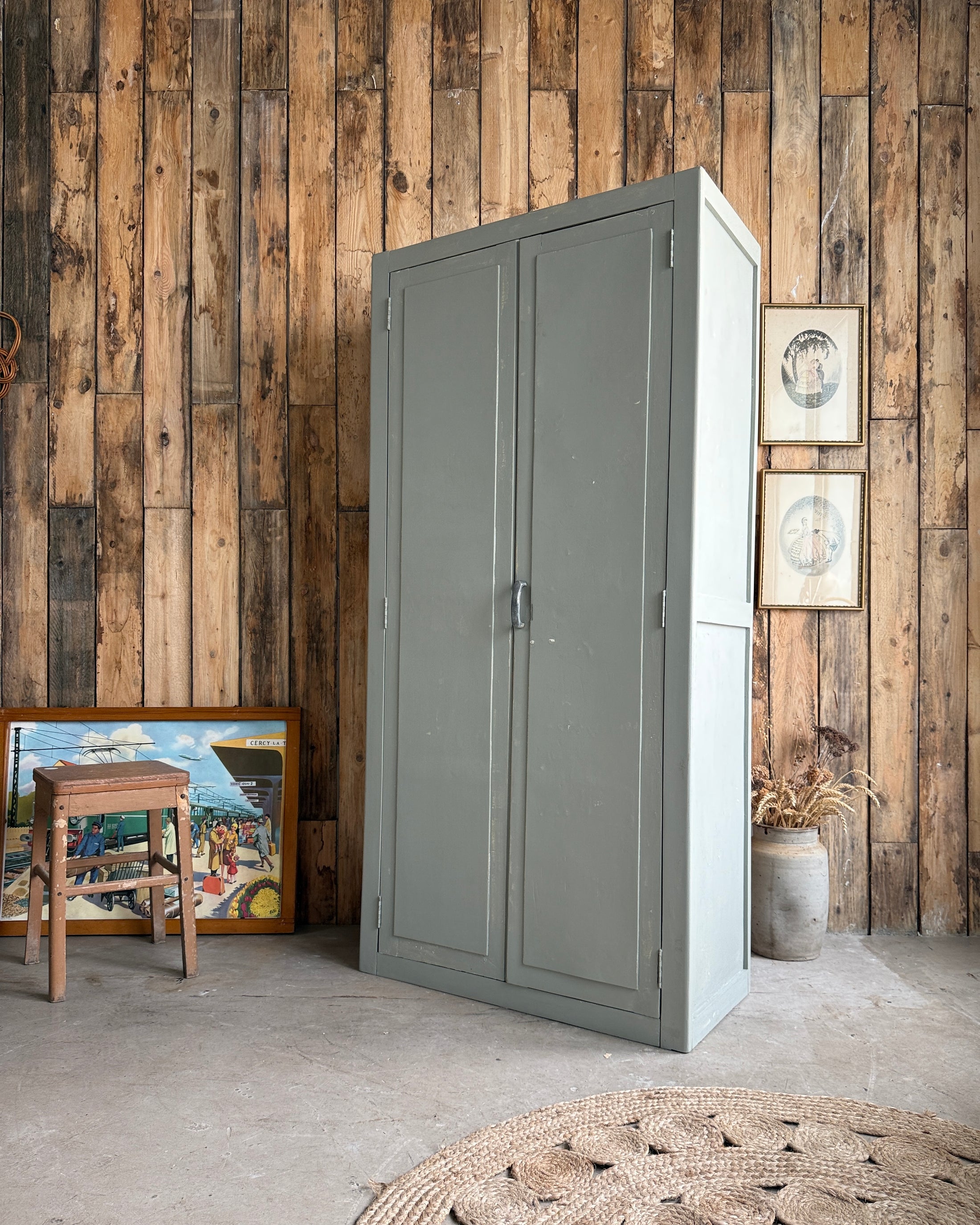 Petite armoire parisienne patine verte