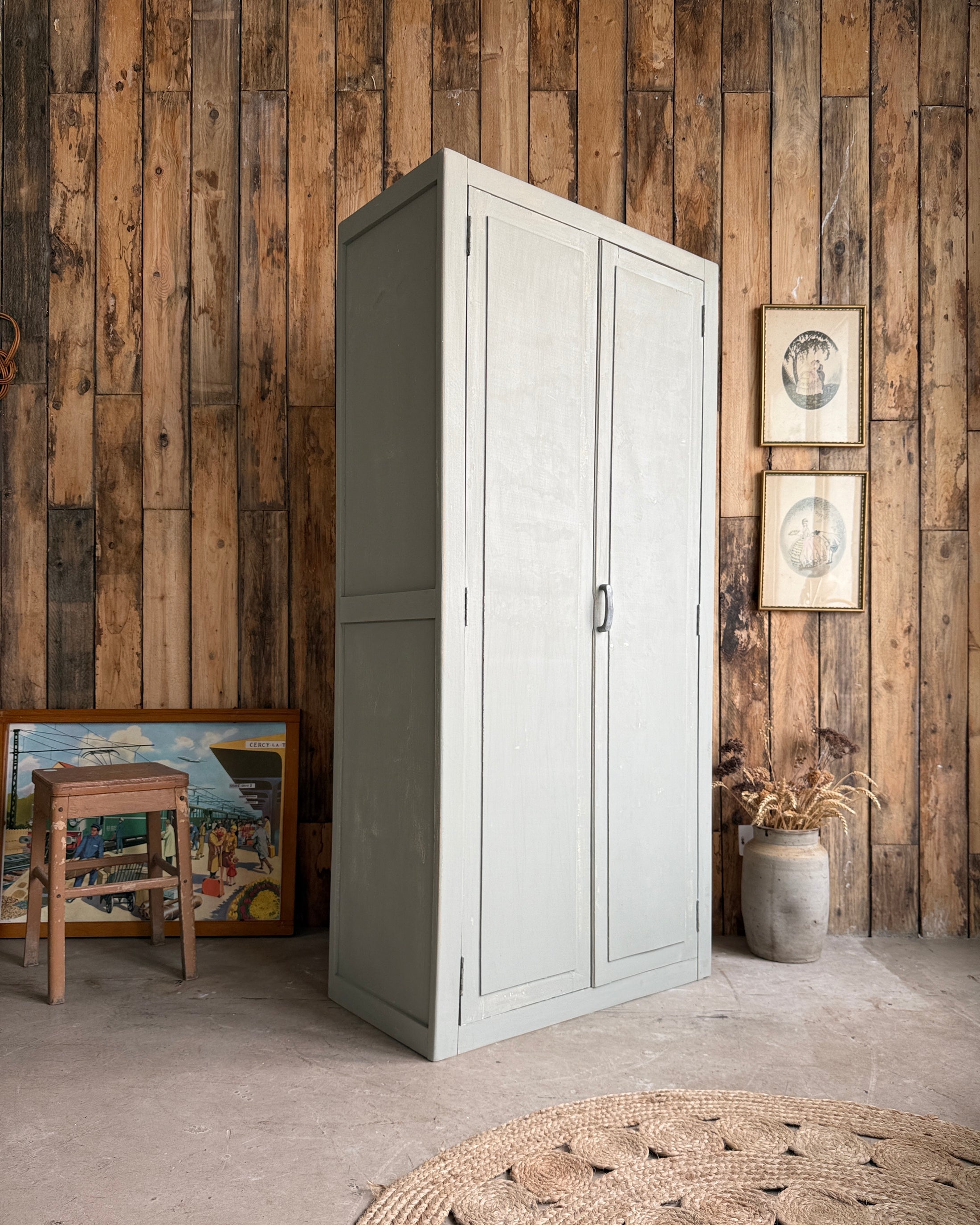 Petite armoire parisienne patine verte