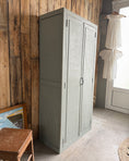 Charger l'image dans la visionneuse de la galerie, Petite armoire parisienne patine verte
