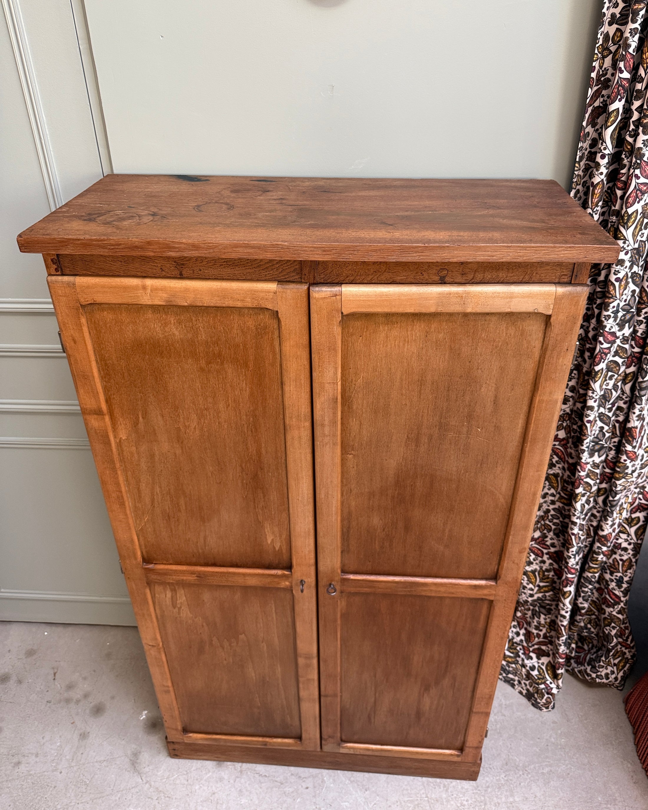 Petite armoire de métier