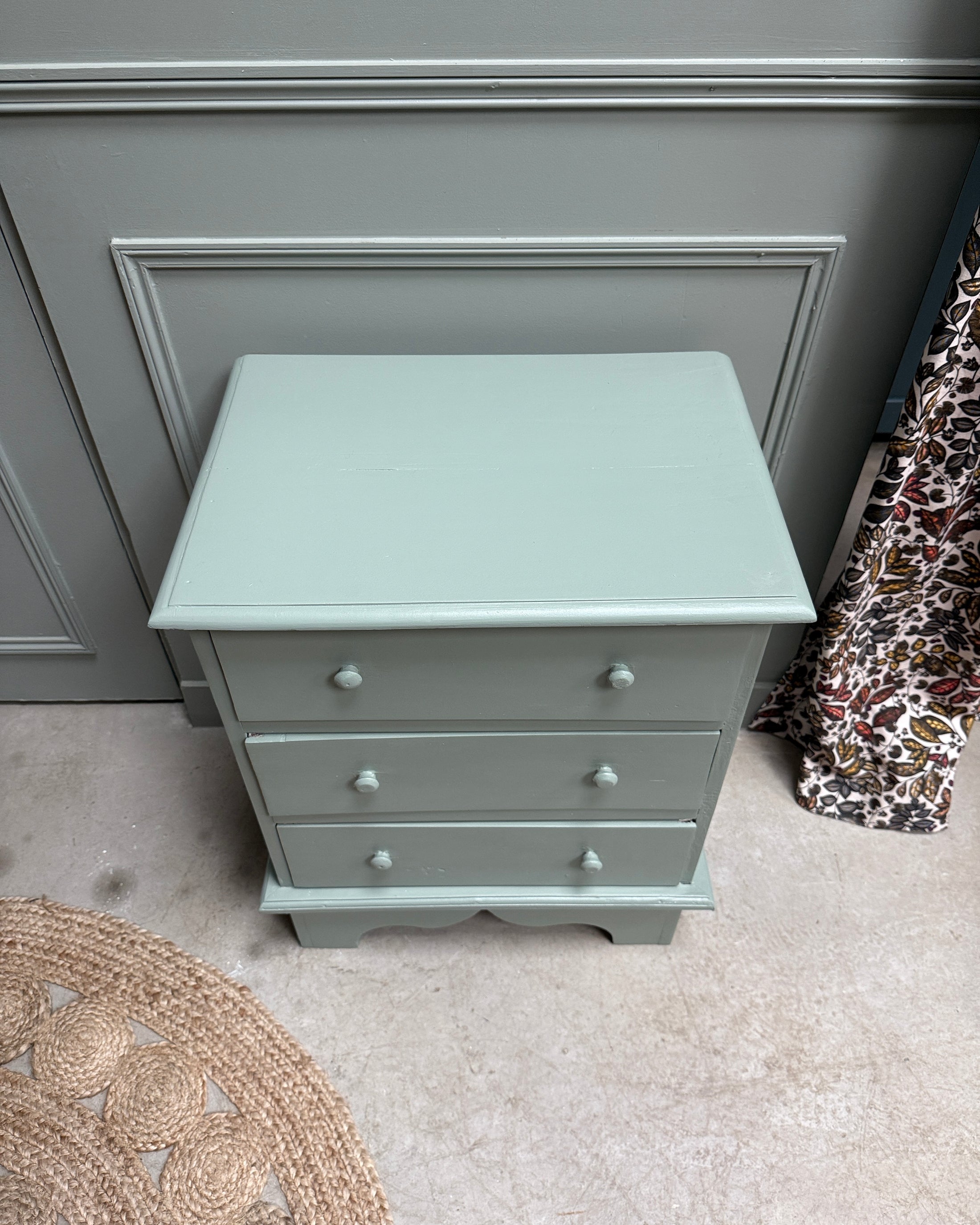 Petite commode vintage verte