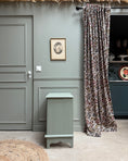Charger l'image dans la visionneuse de la galerie, Petite commode vintage verte
