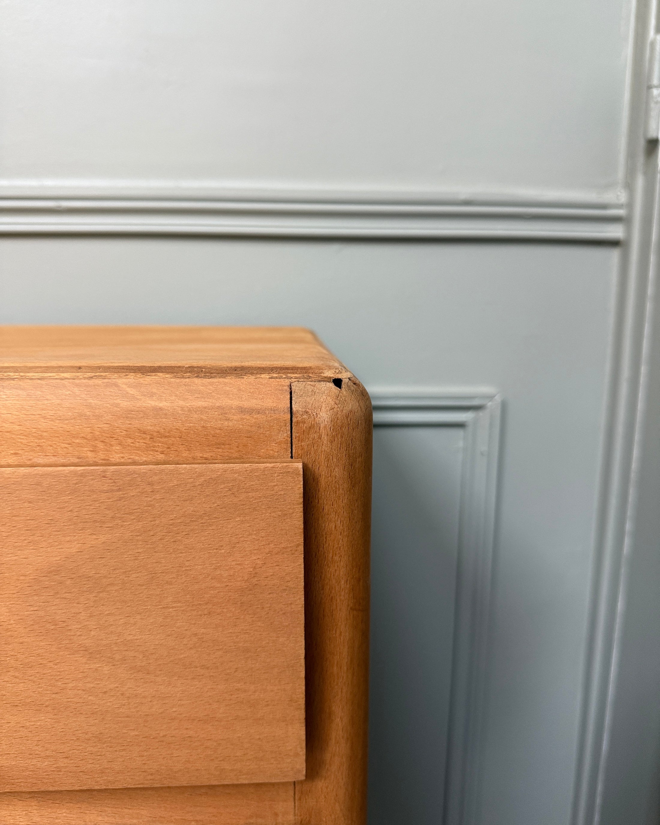 Commode vintage à cinq tiroirs