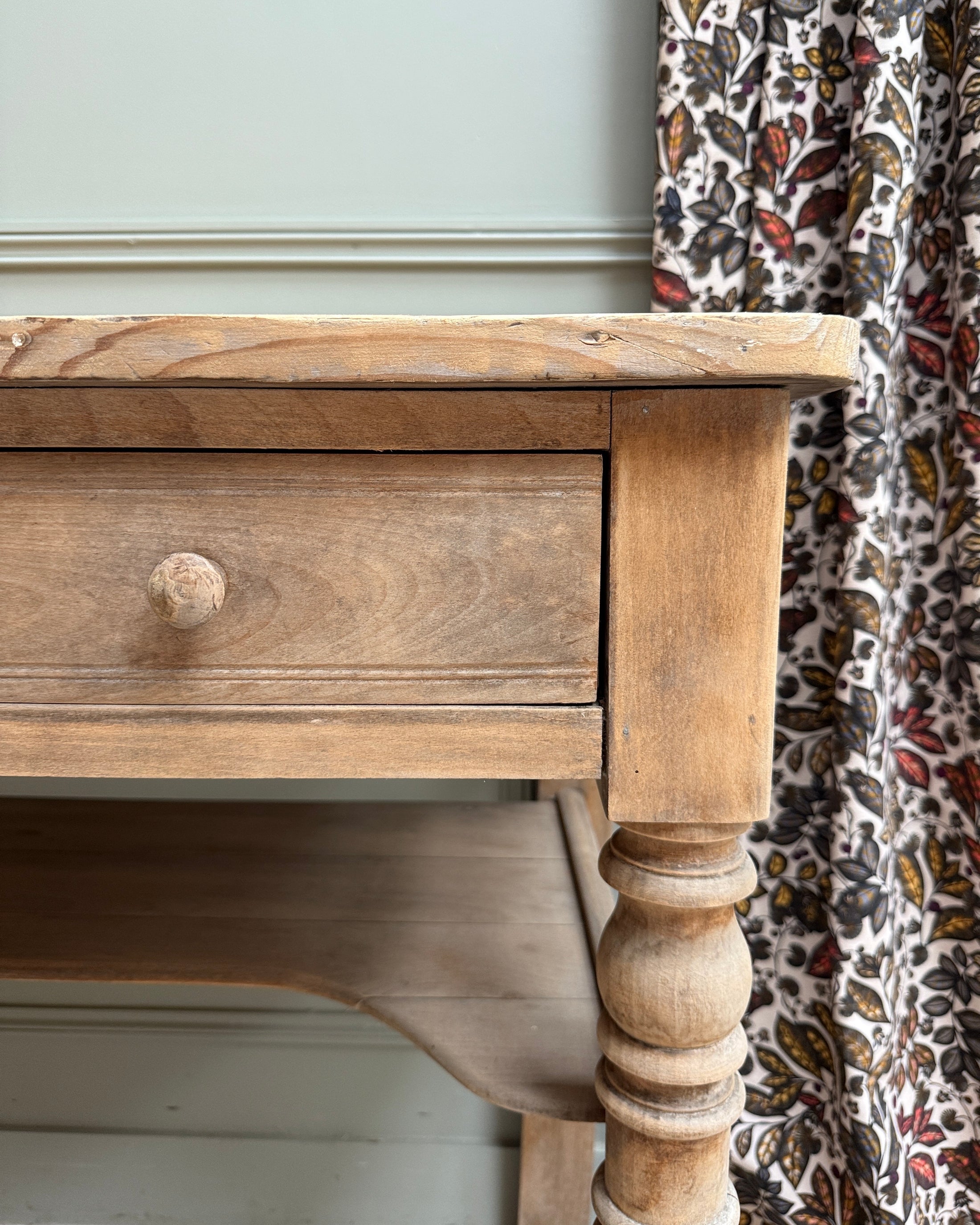 Petite console ancienne de ferme